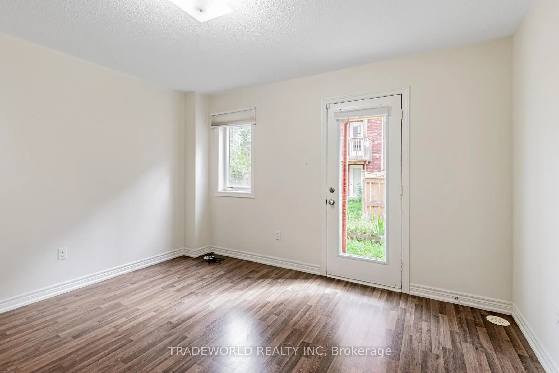 11 Roy Grove Way