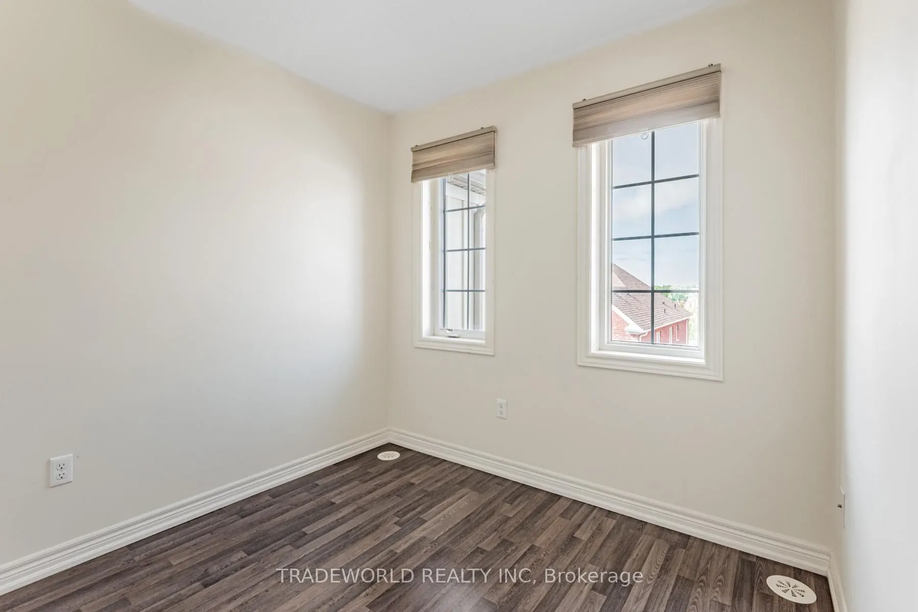 11 Roy Grove Way
