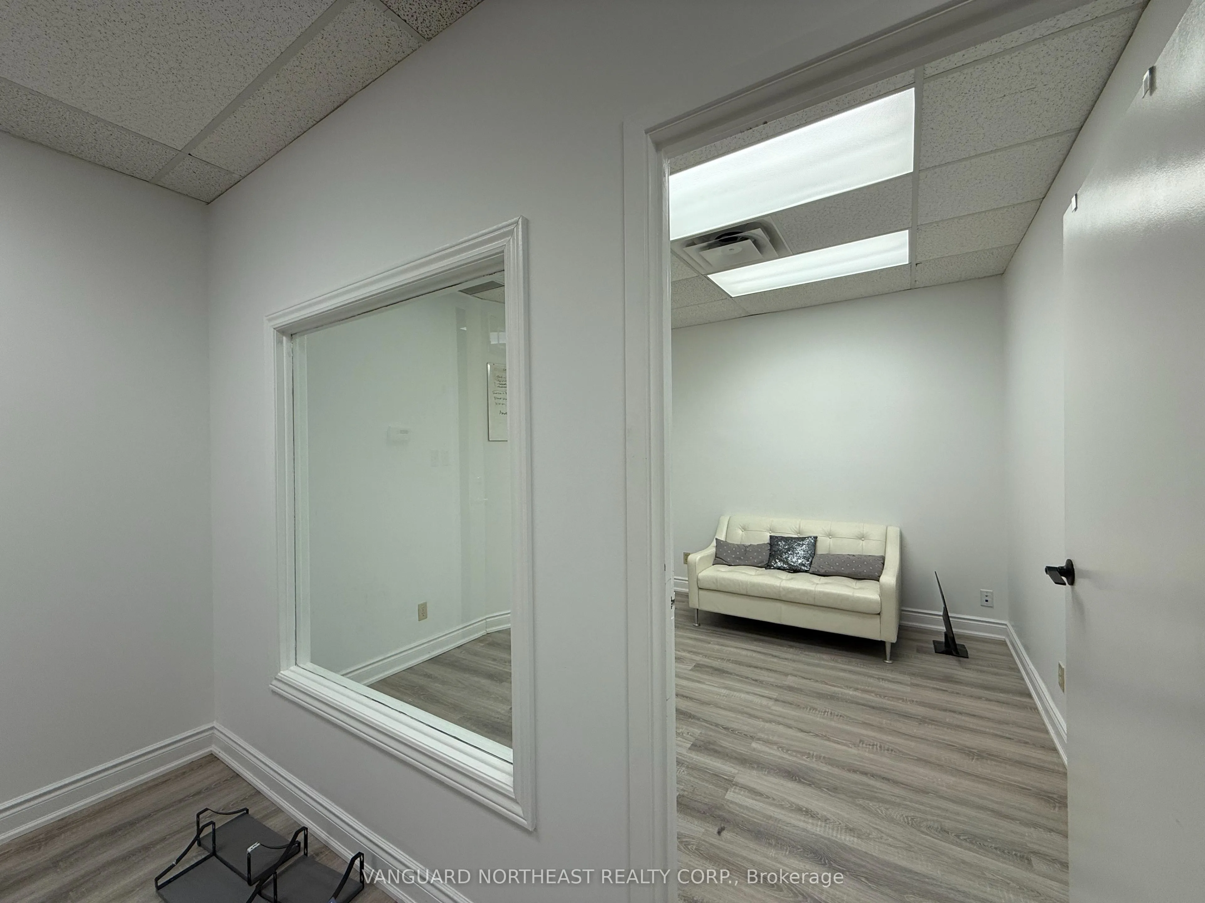 9030 Leslie Street, #206