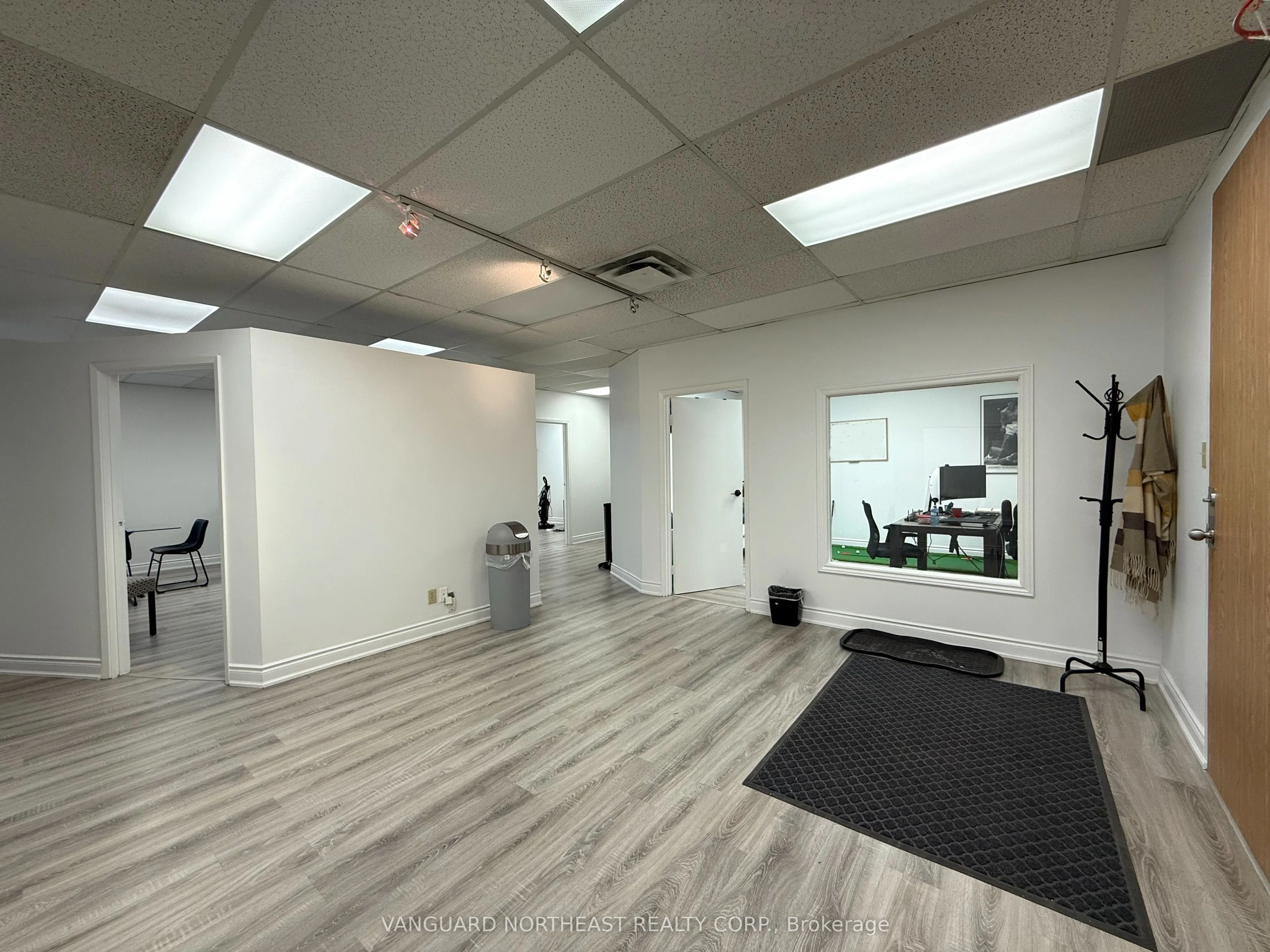 9030 Leslie Street, #206