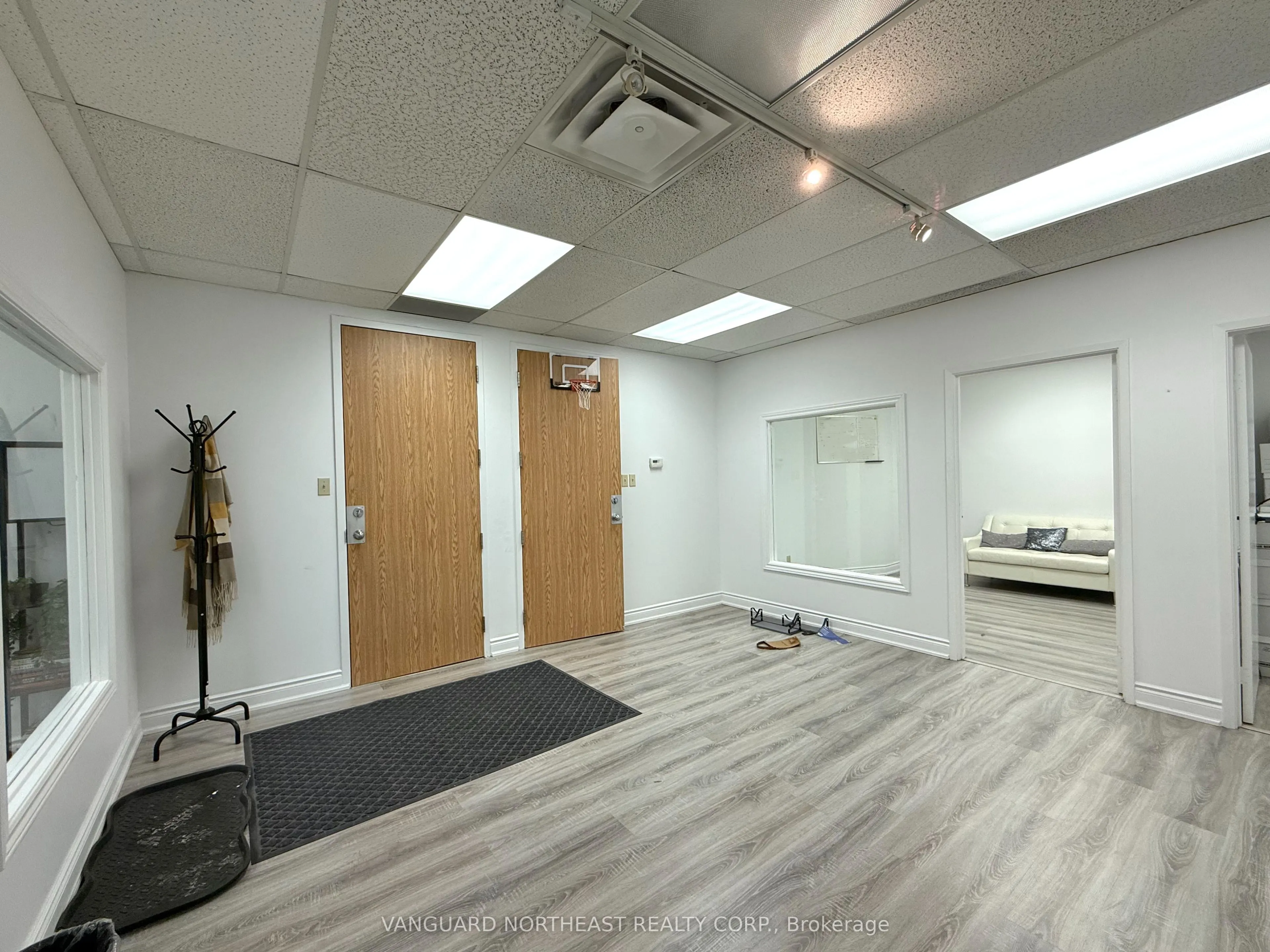 9030 Leslie Street, #206