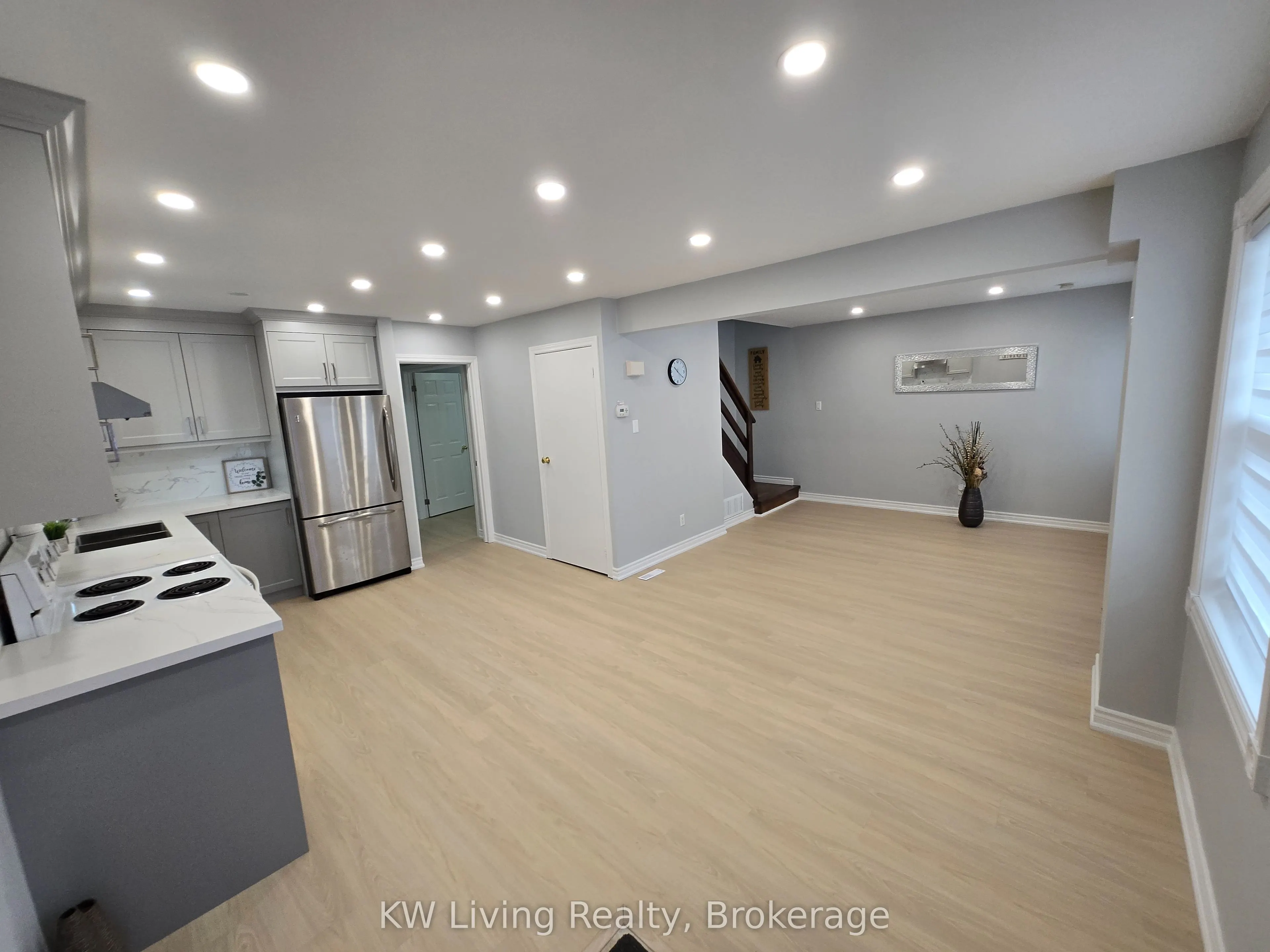 6 Ravenswood Drive