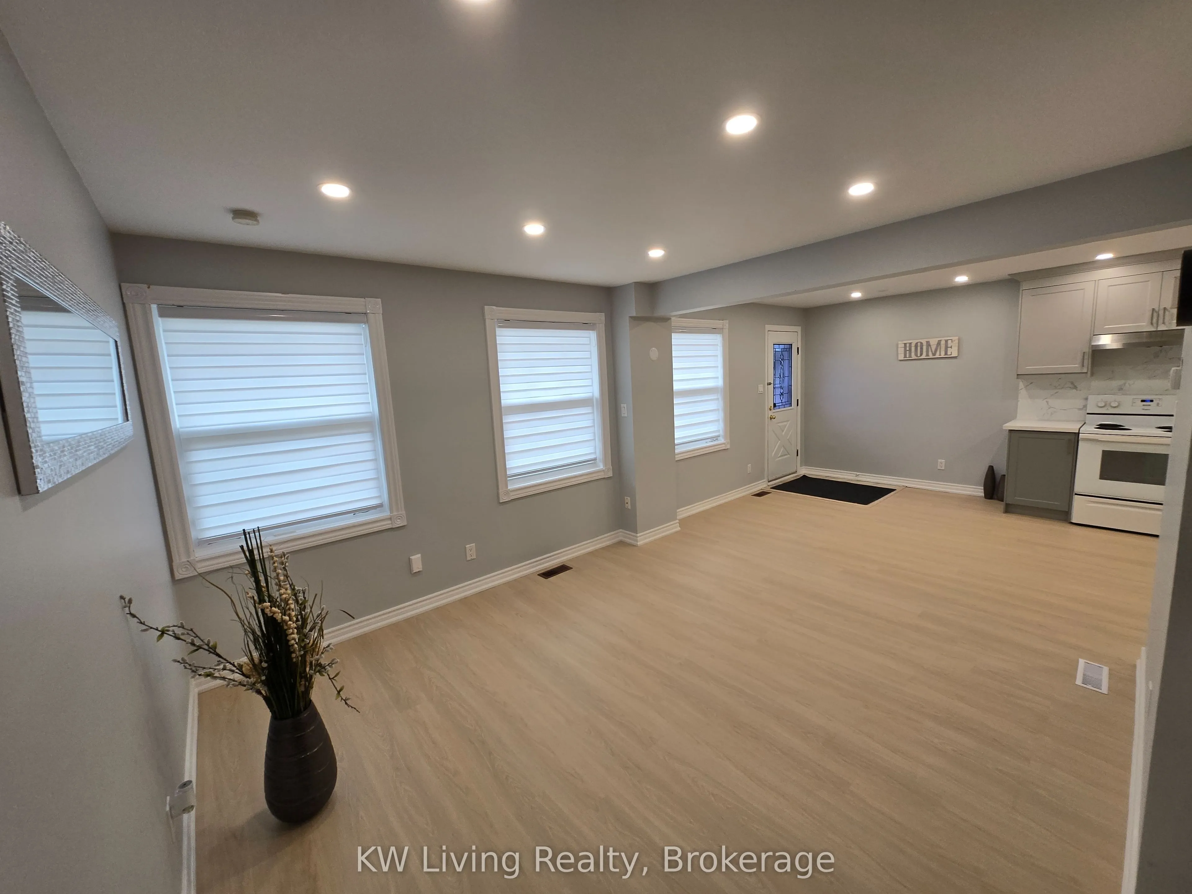6 Ravenswood Drive