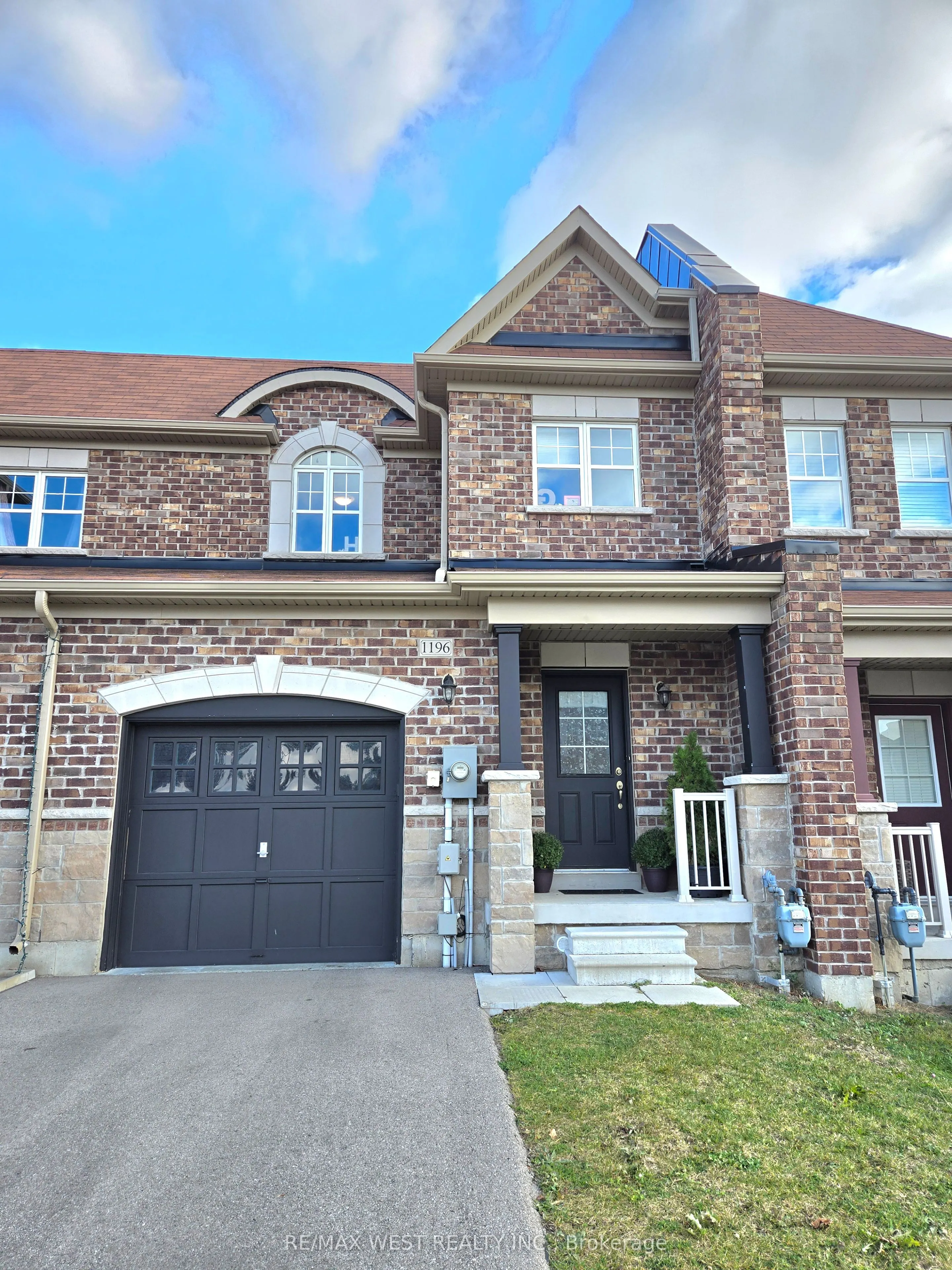 1196 Peelar Crescent