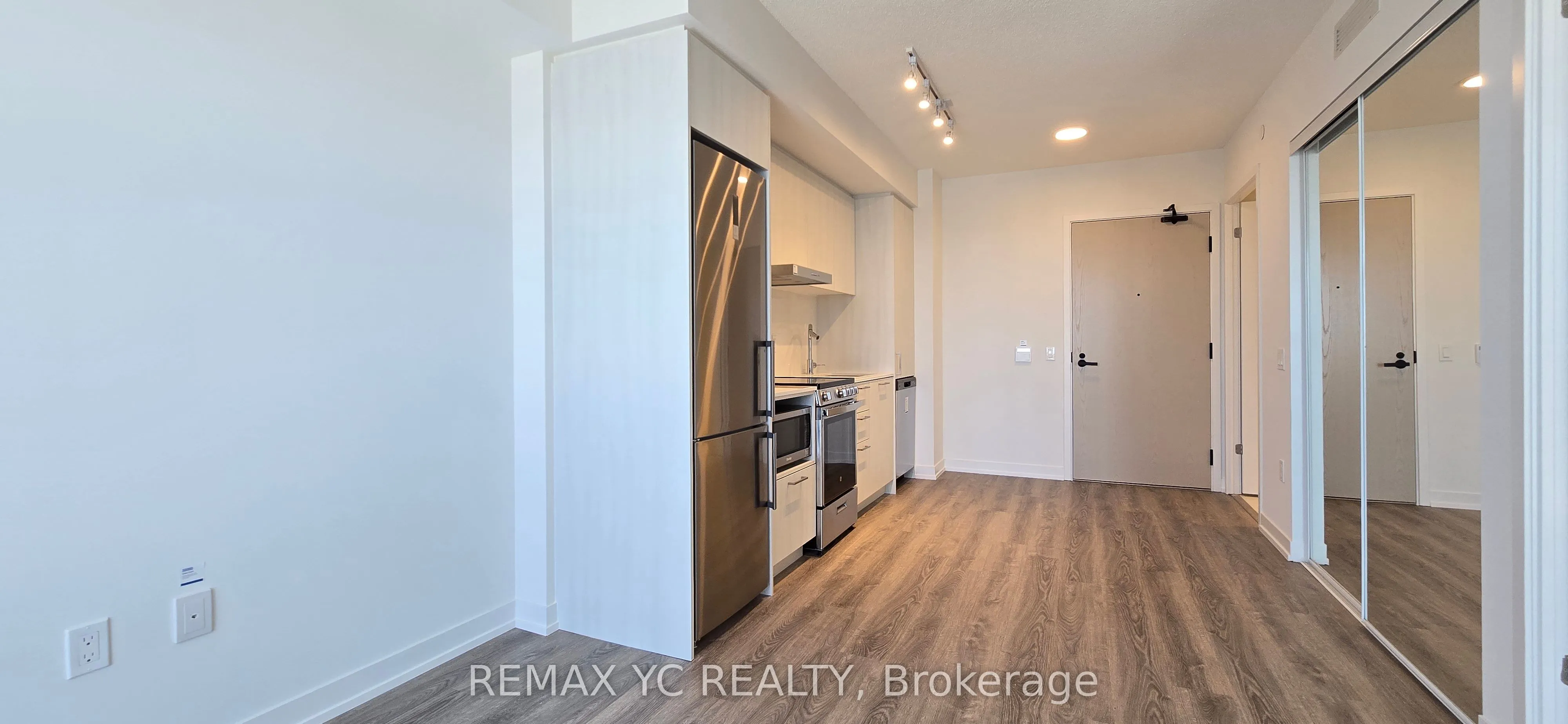 195 Commerce Street, #2805