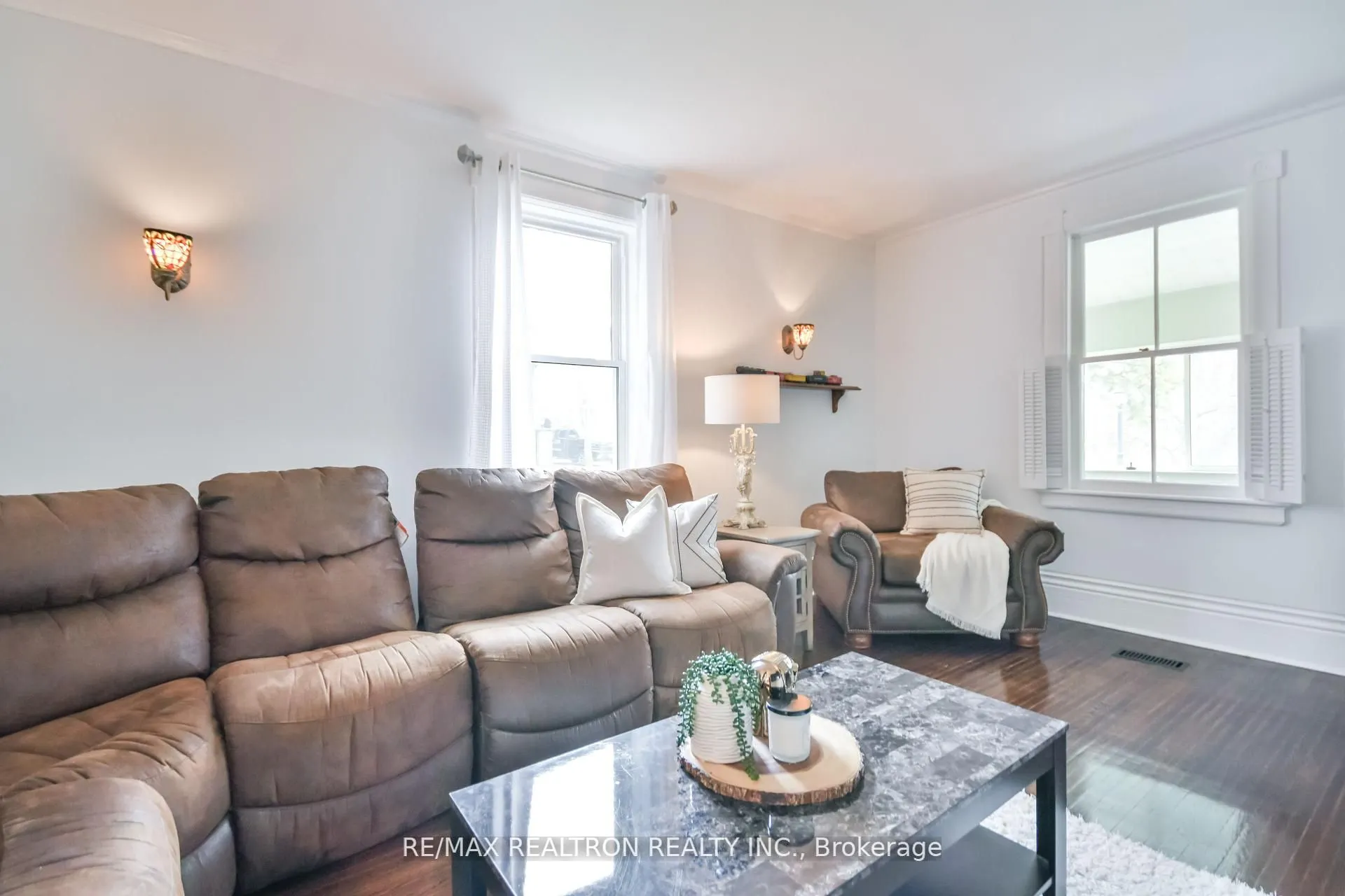 5872 Yonge Street