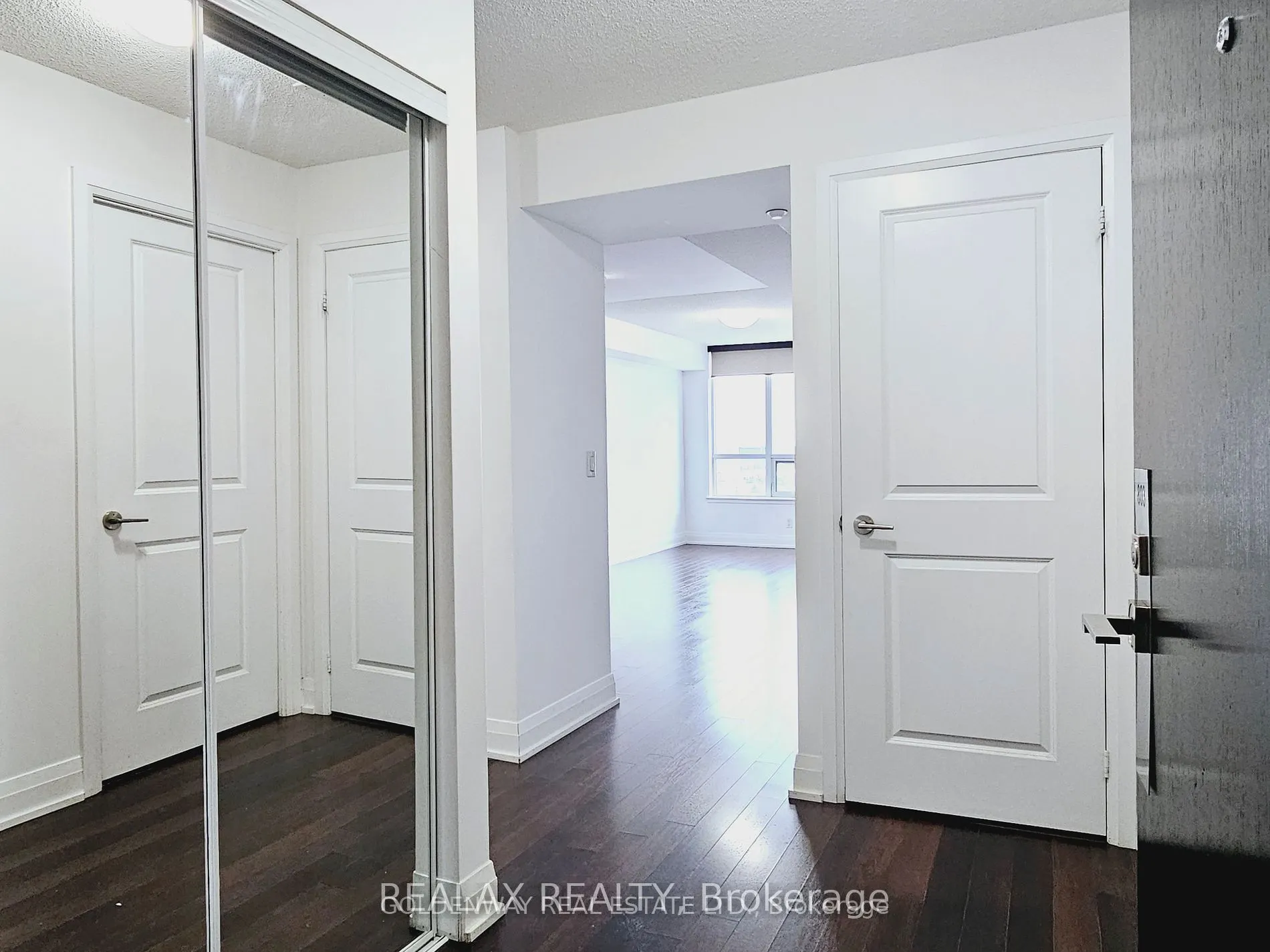 376 Highway 7 E, #803