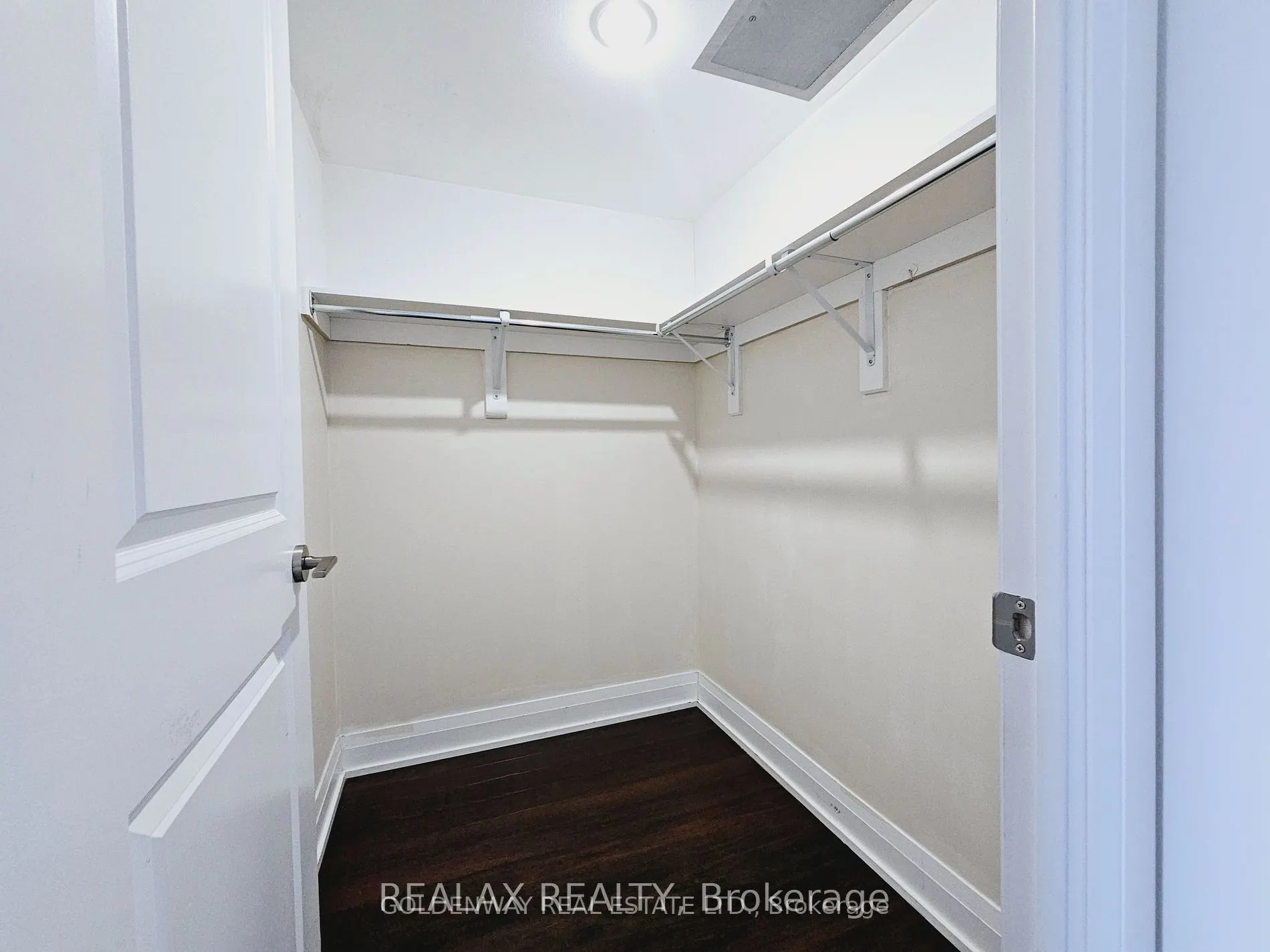 376 Highway 7 E, #803