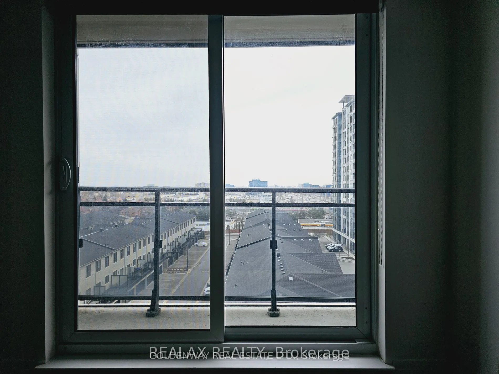 376 Highway 7 E, #803