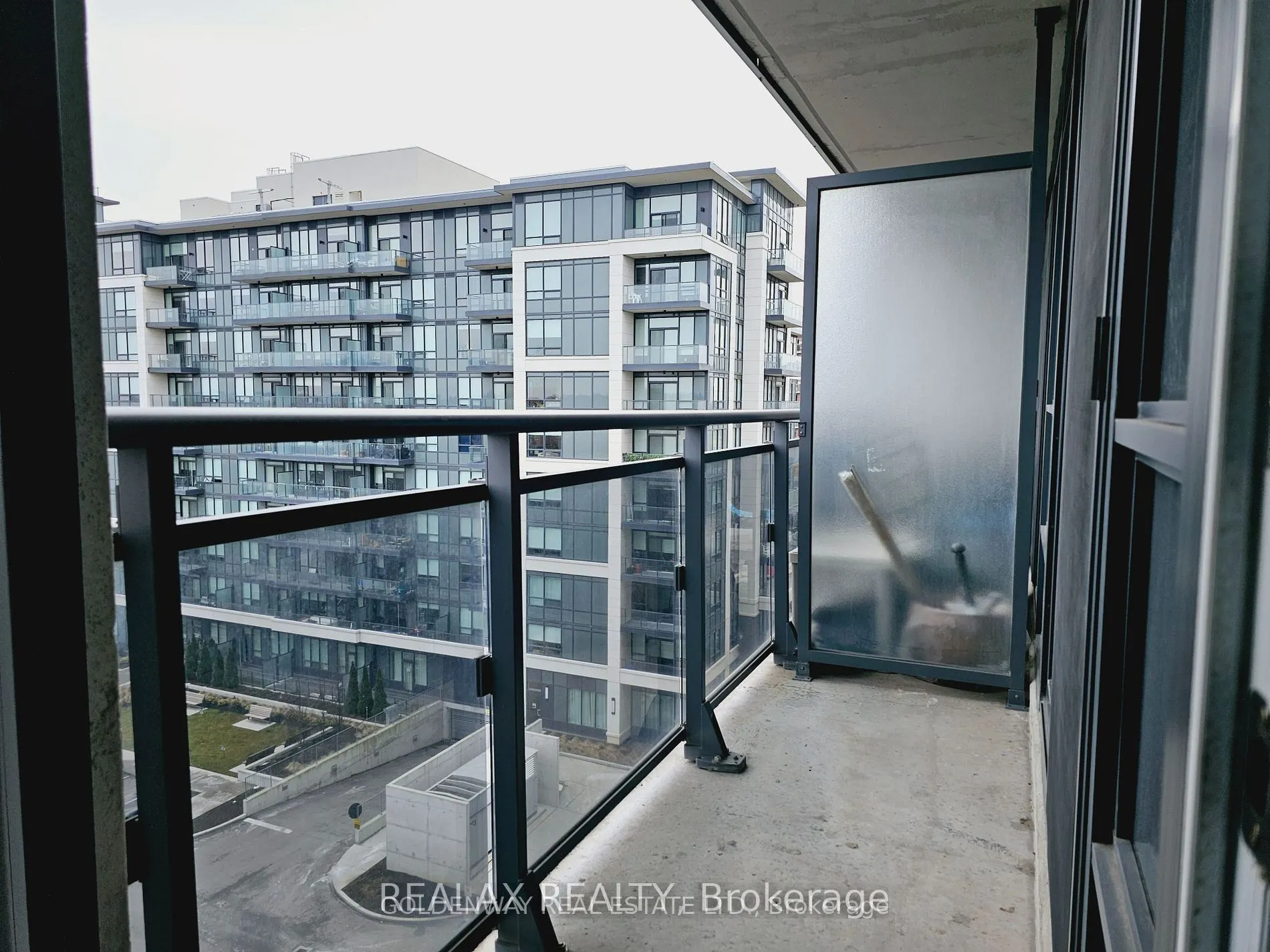 376 Highway 7 E, #803