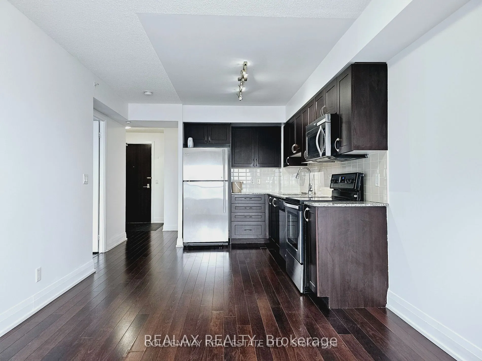 376 Highway 7 E, #803