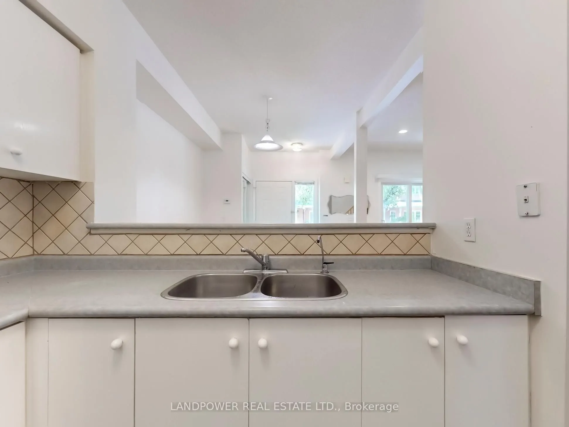 18 St Moritz Way, #2
