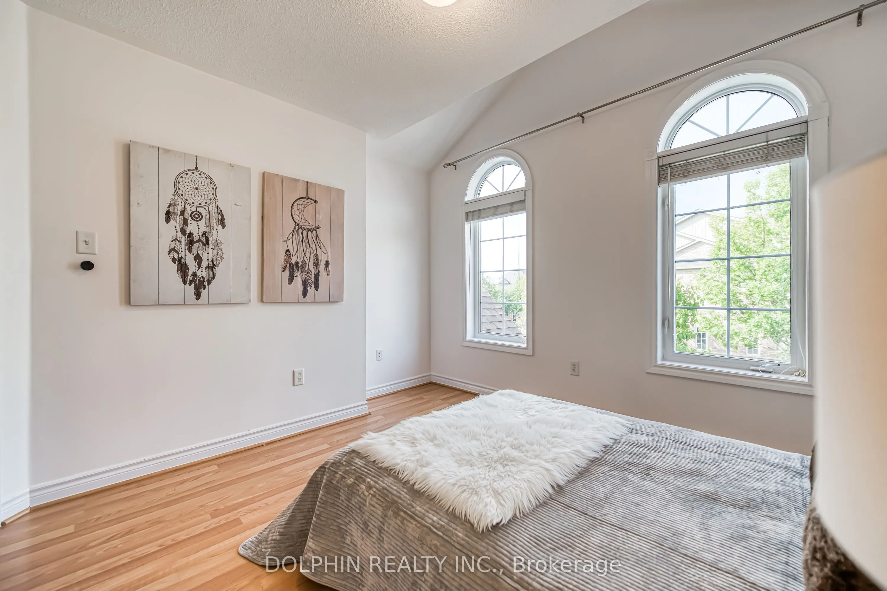 13 Cardrew Street