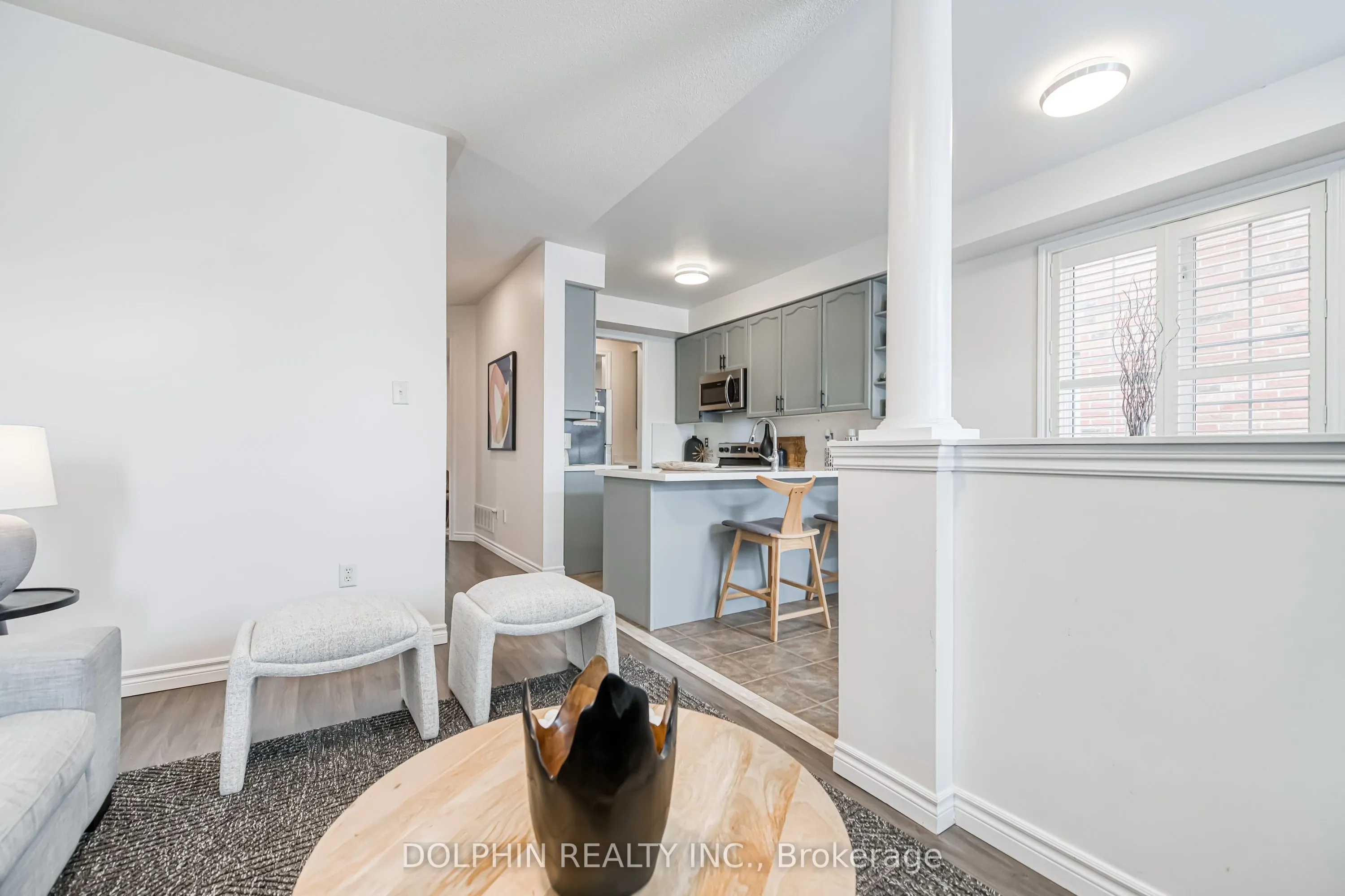 13 Cardrew Street