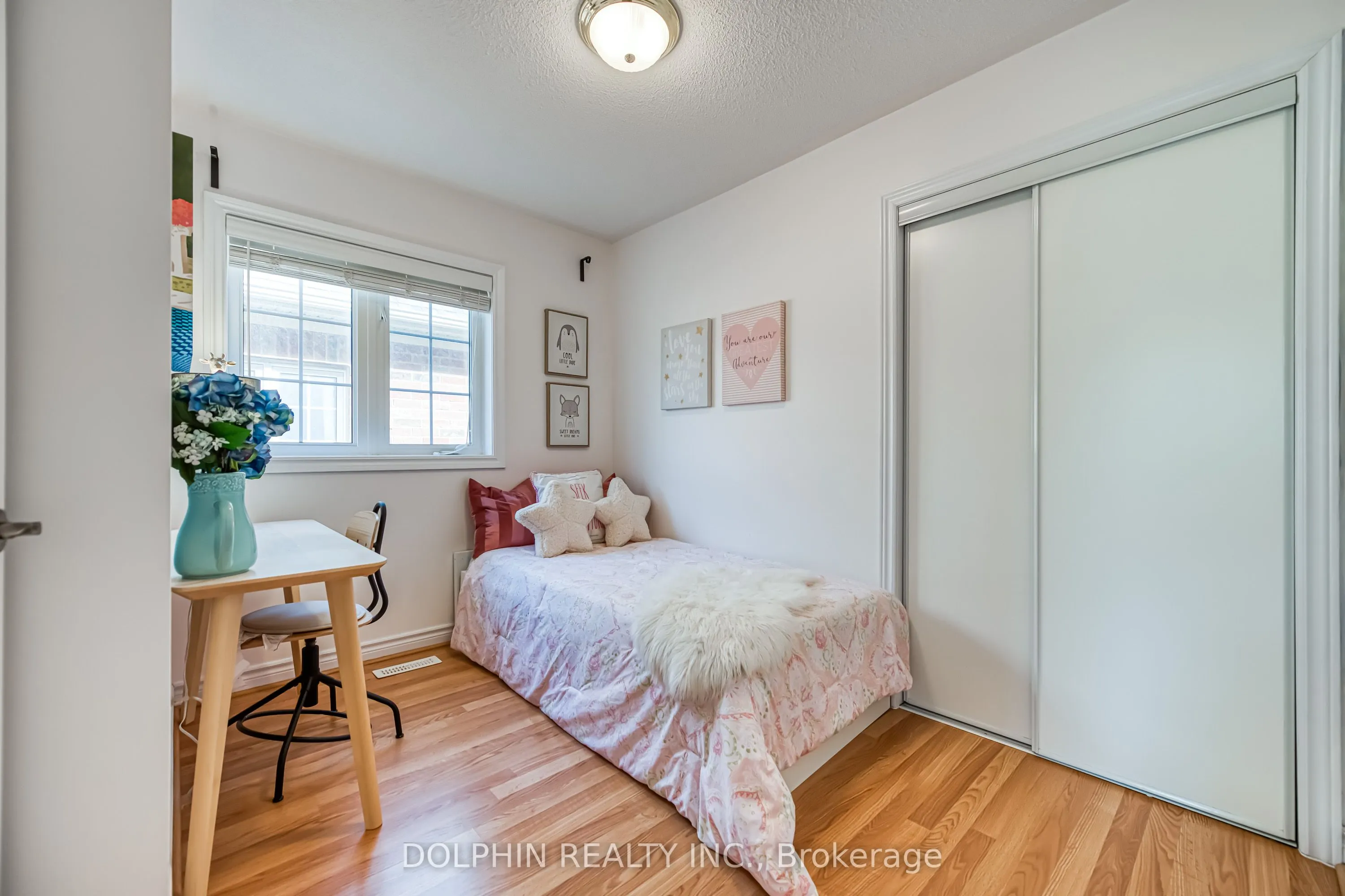 13 Cardrew Street