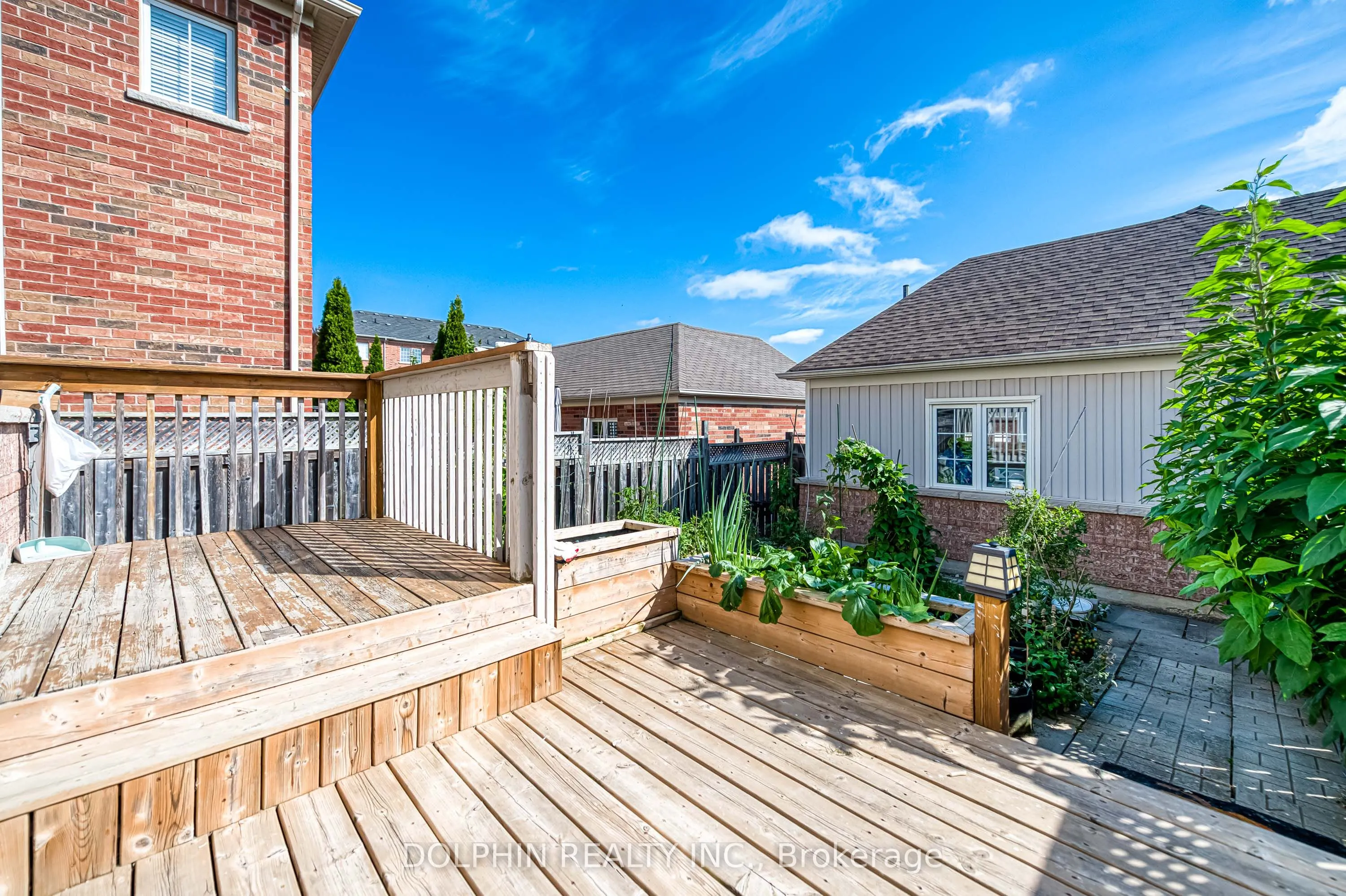13 Cardrew Street
