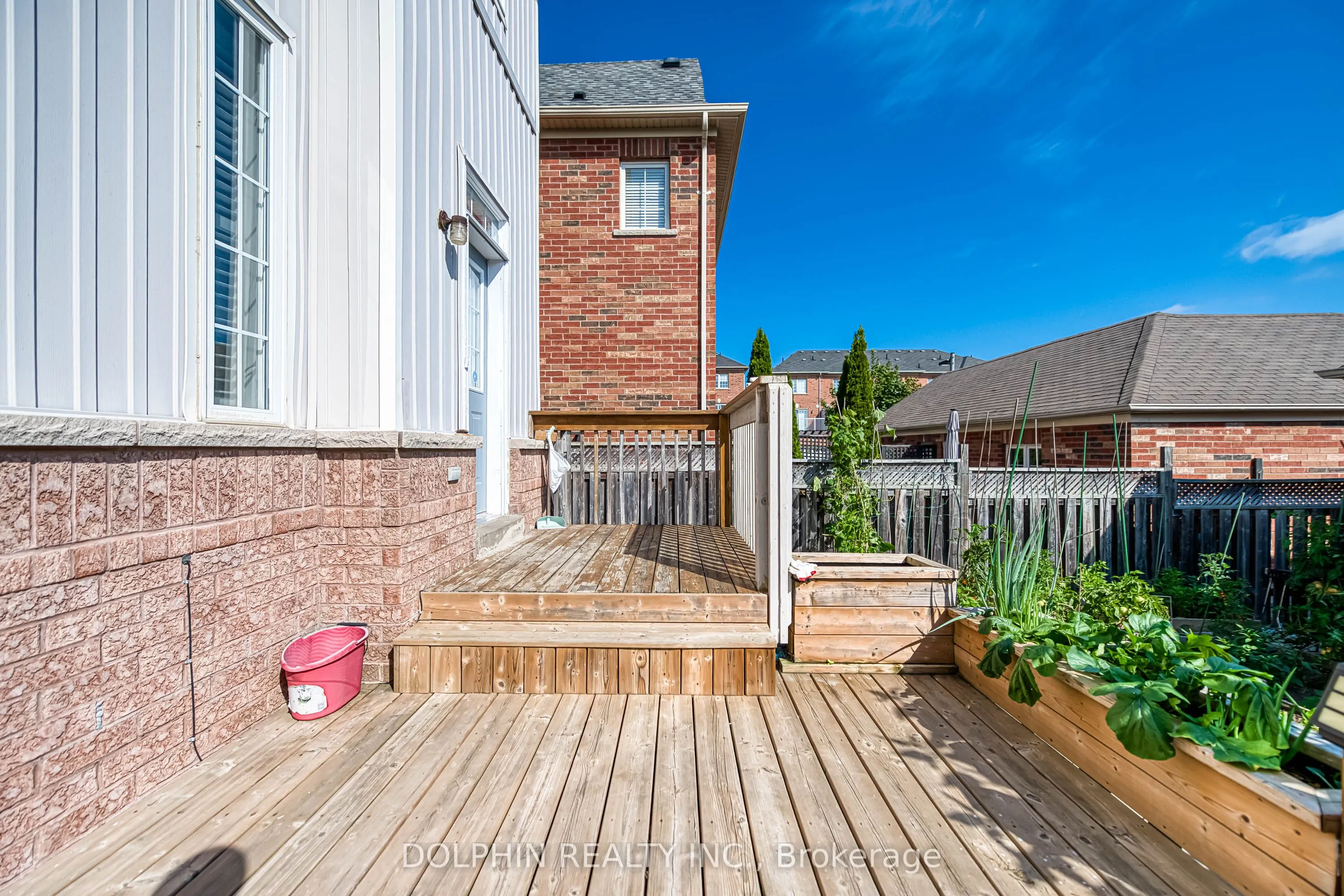 13 Cardrew Street