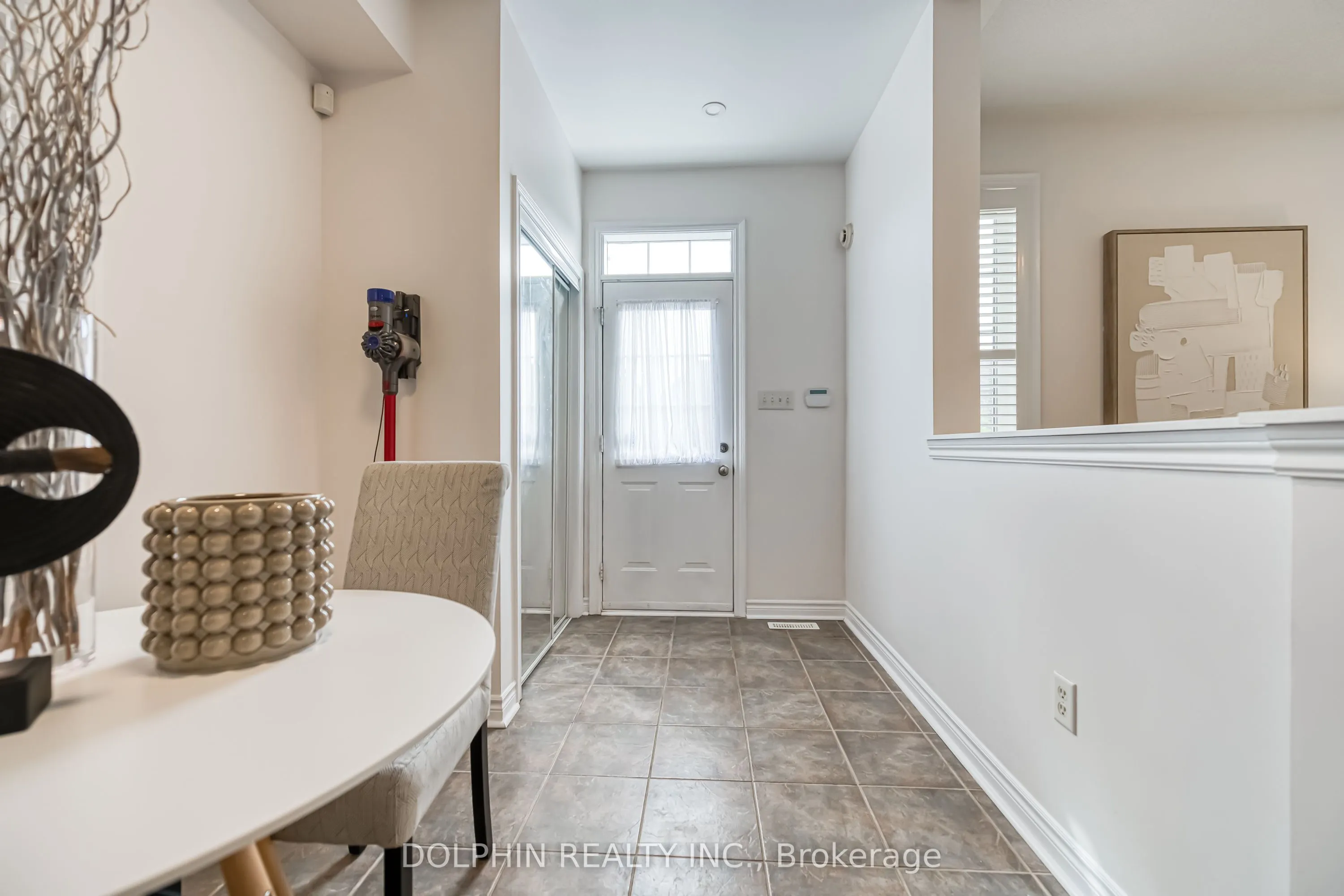 13 Cardrew Street