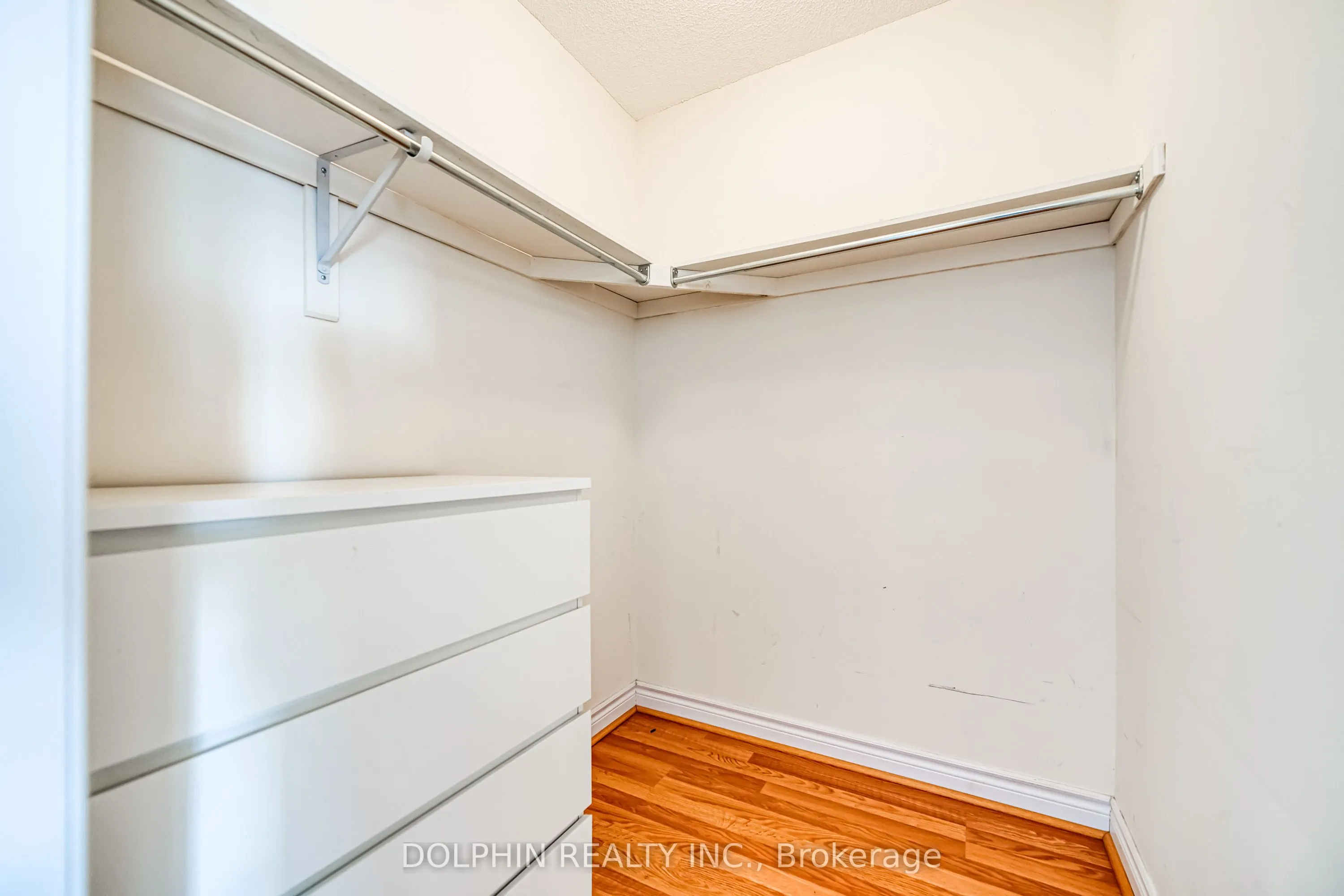 13 Cardrew Street