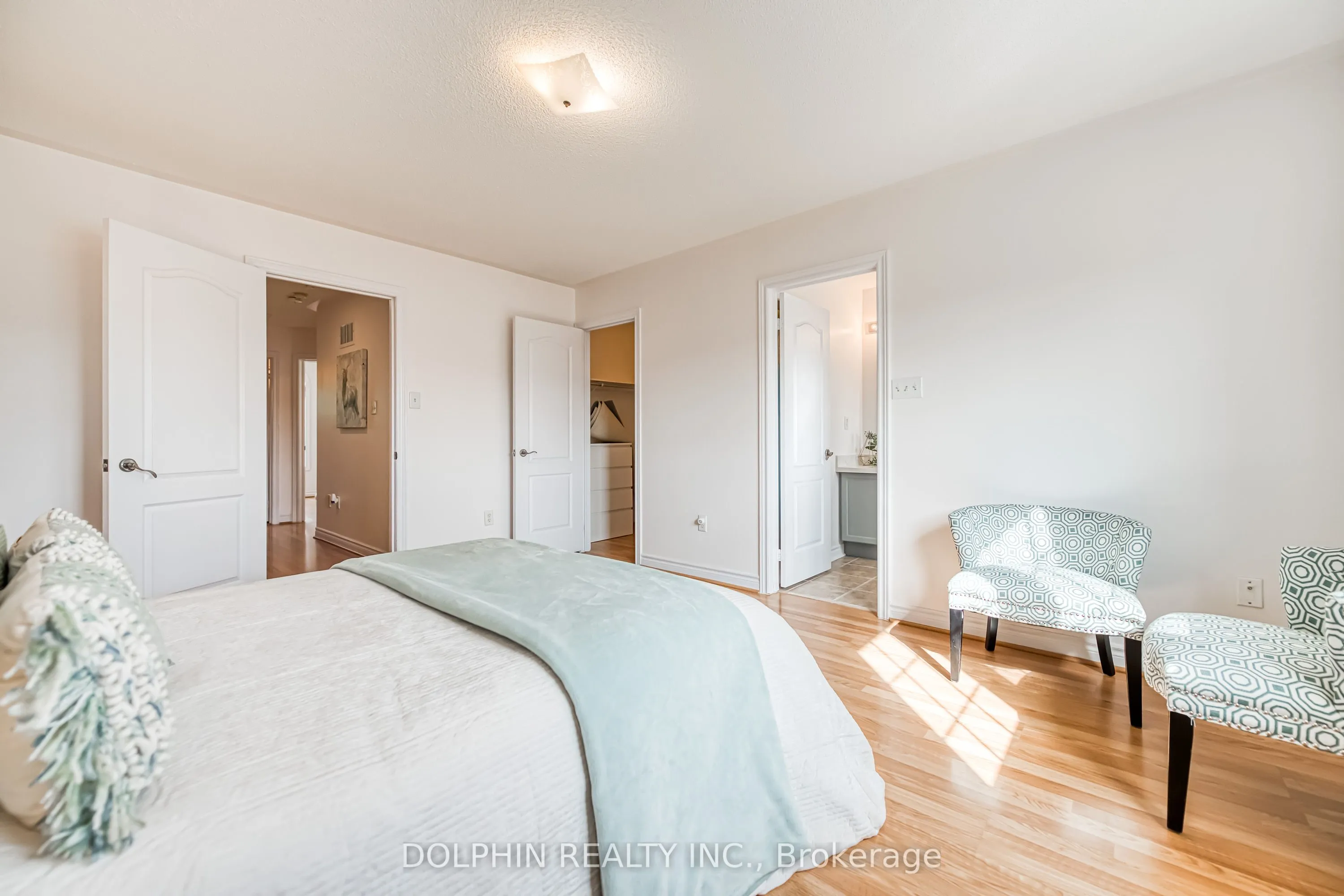 13 Cardrew Street