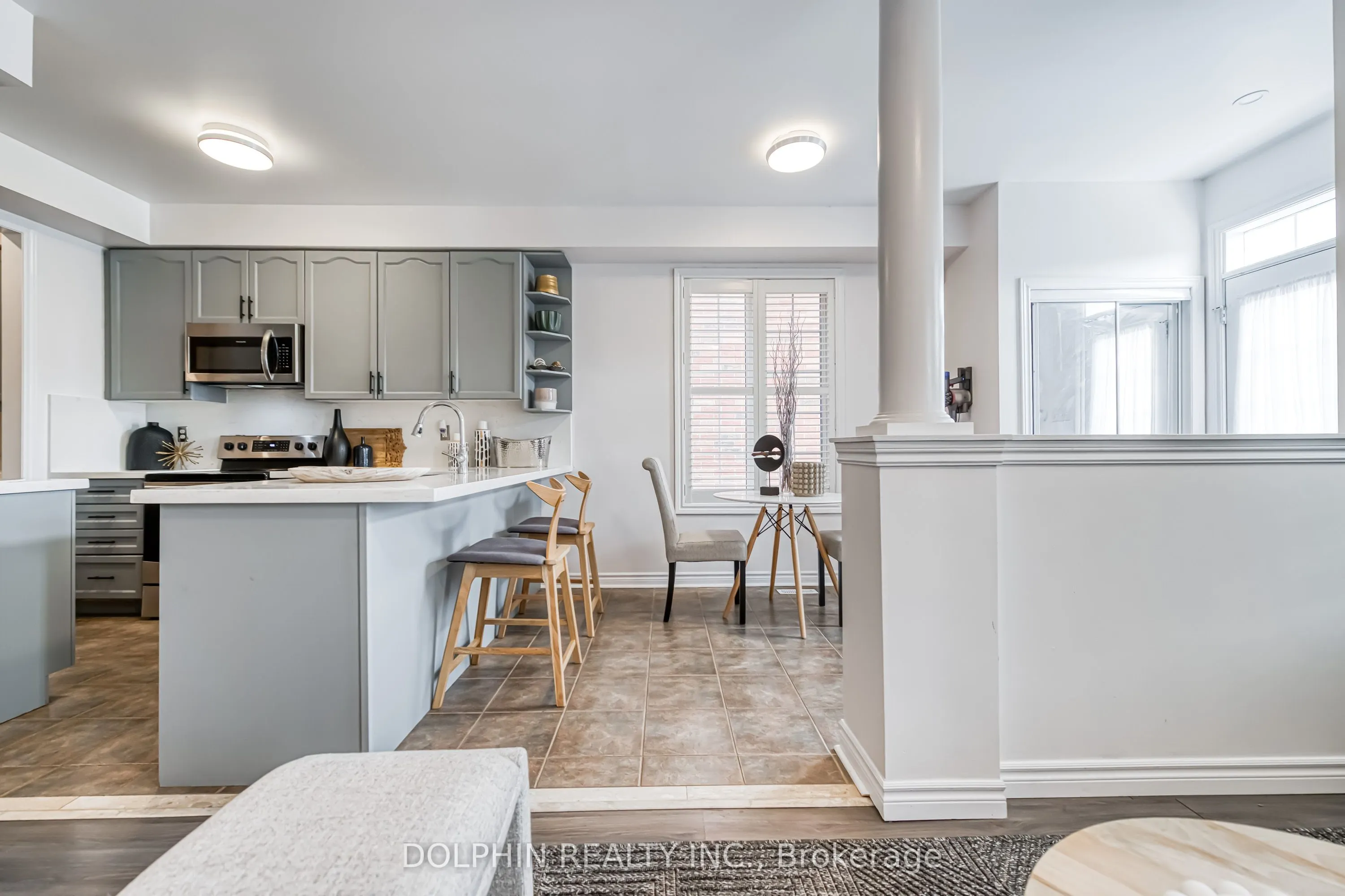 13 Cardrew Street