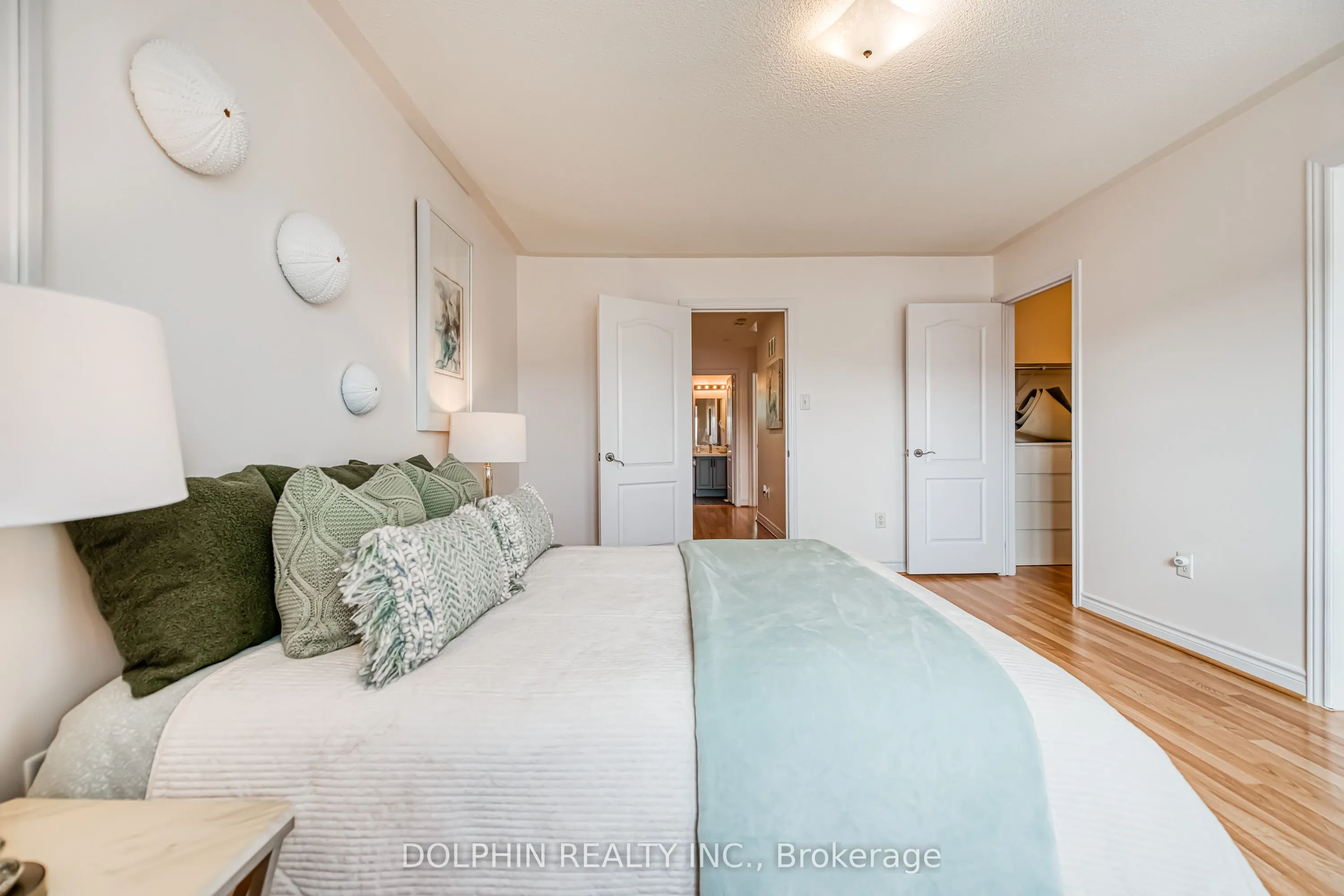 13 Cardrew Street
