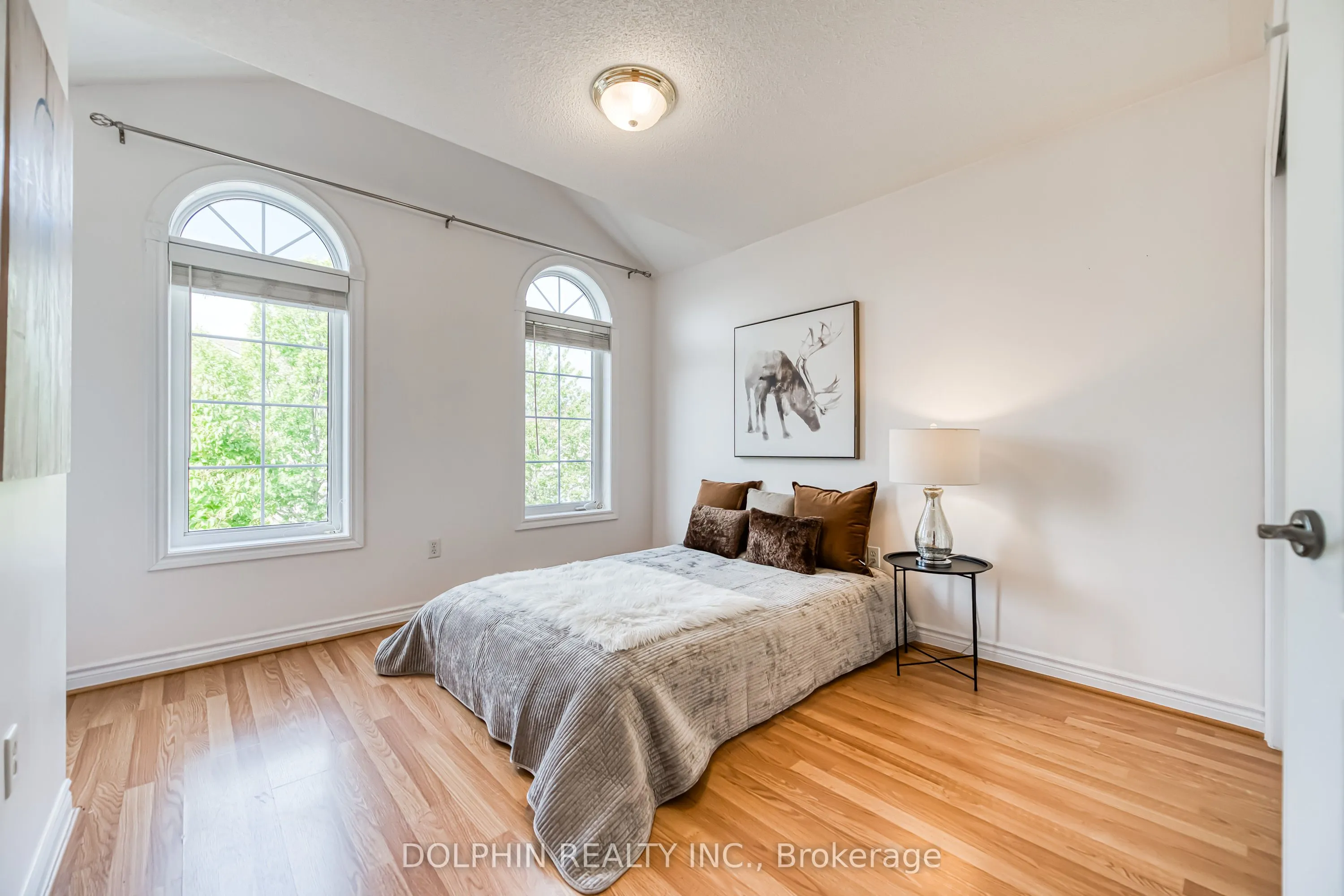 13 Cardrew Street