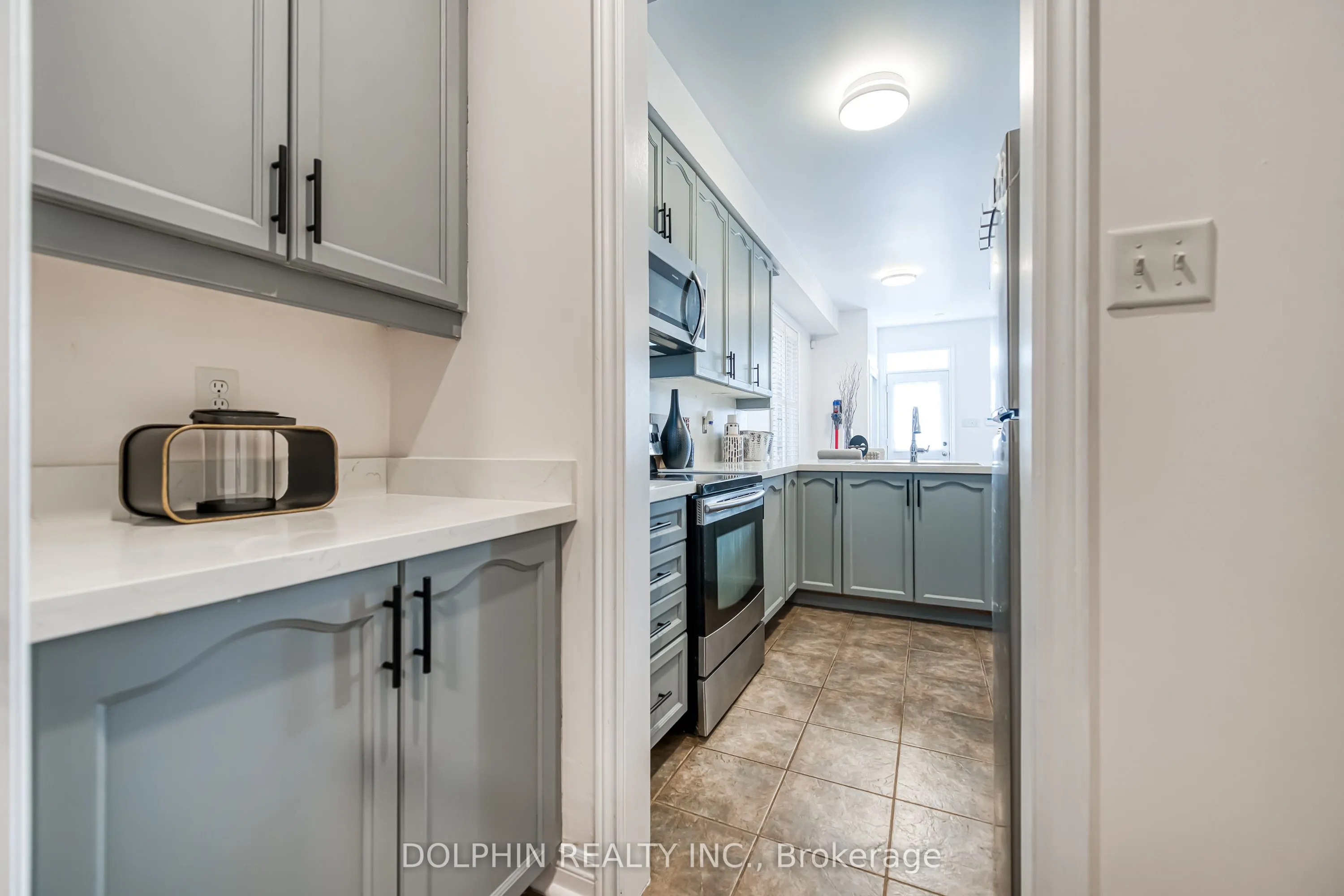 13 Cardrew Street