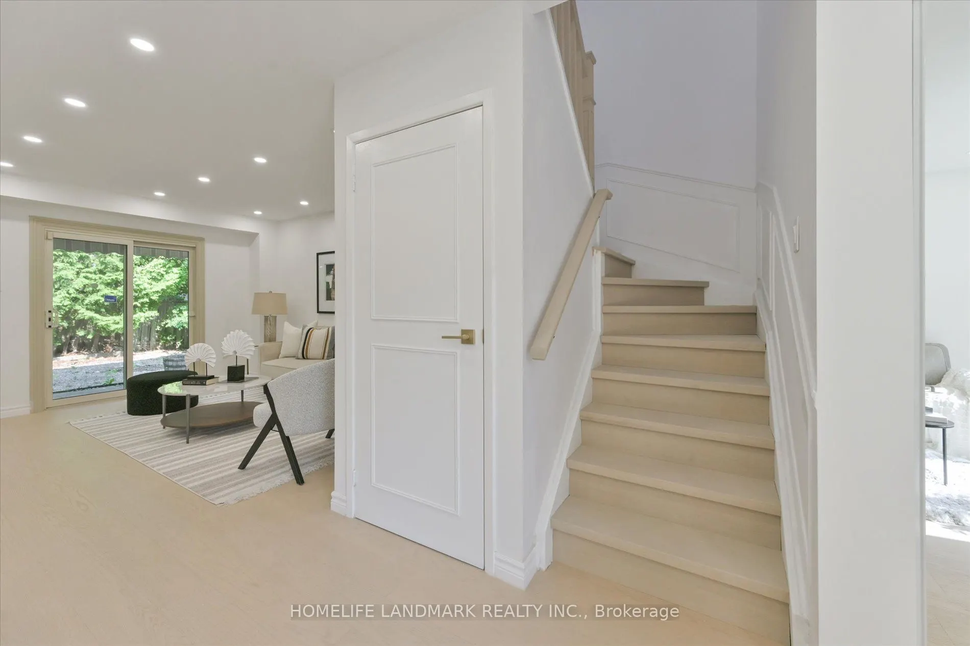11 Hunters Point Drive