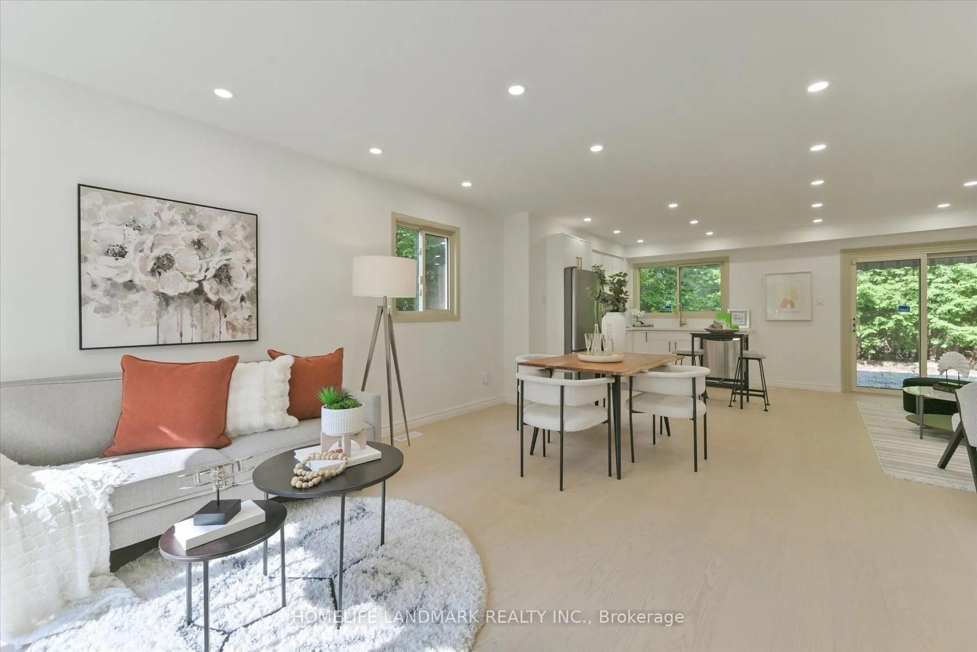 11 Hunters Point Drive