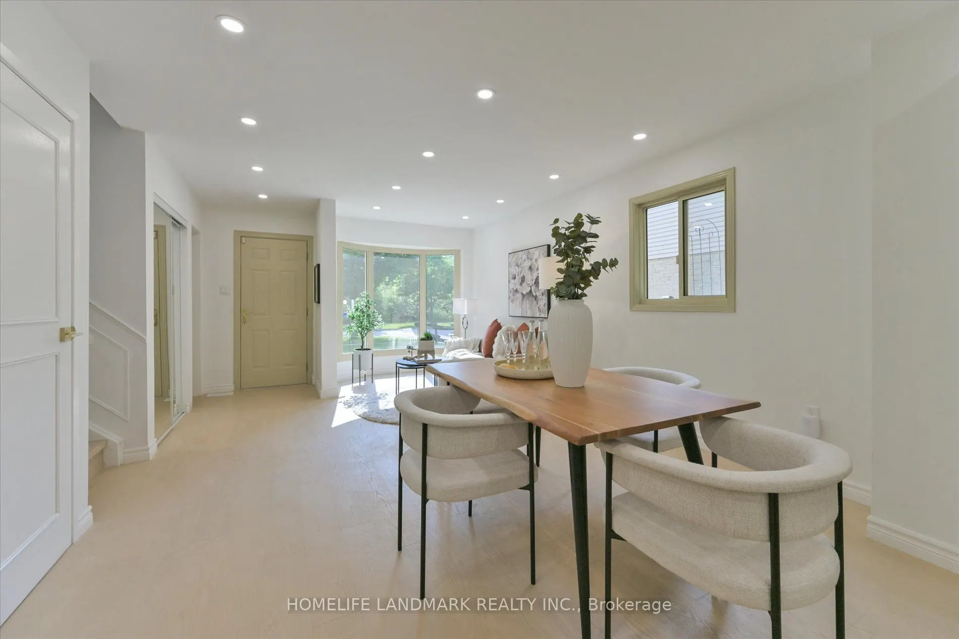 11 Hunters Point Drive