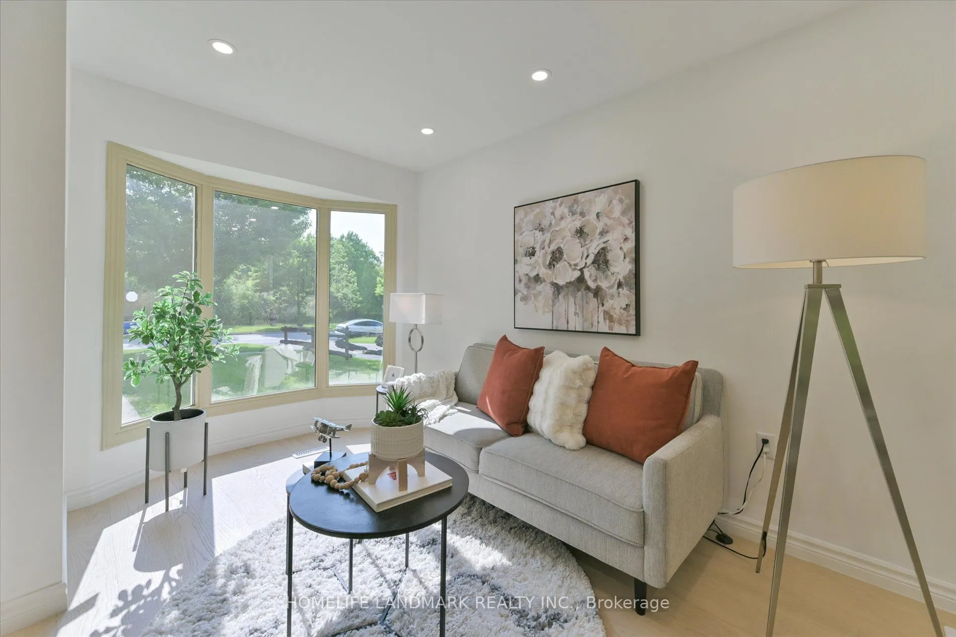 11 Hunters Point Drive