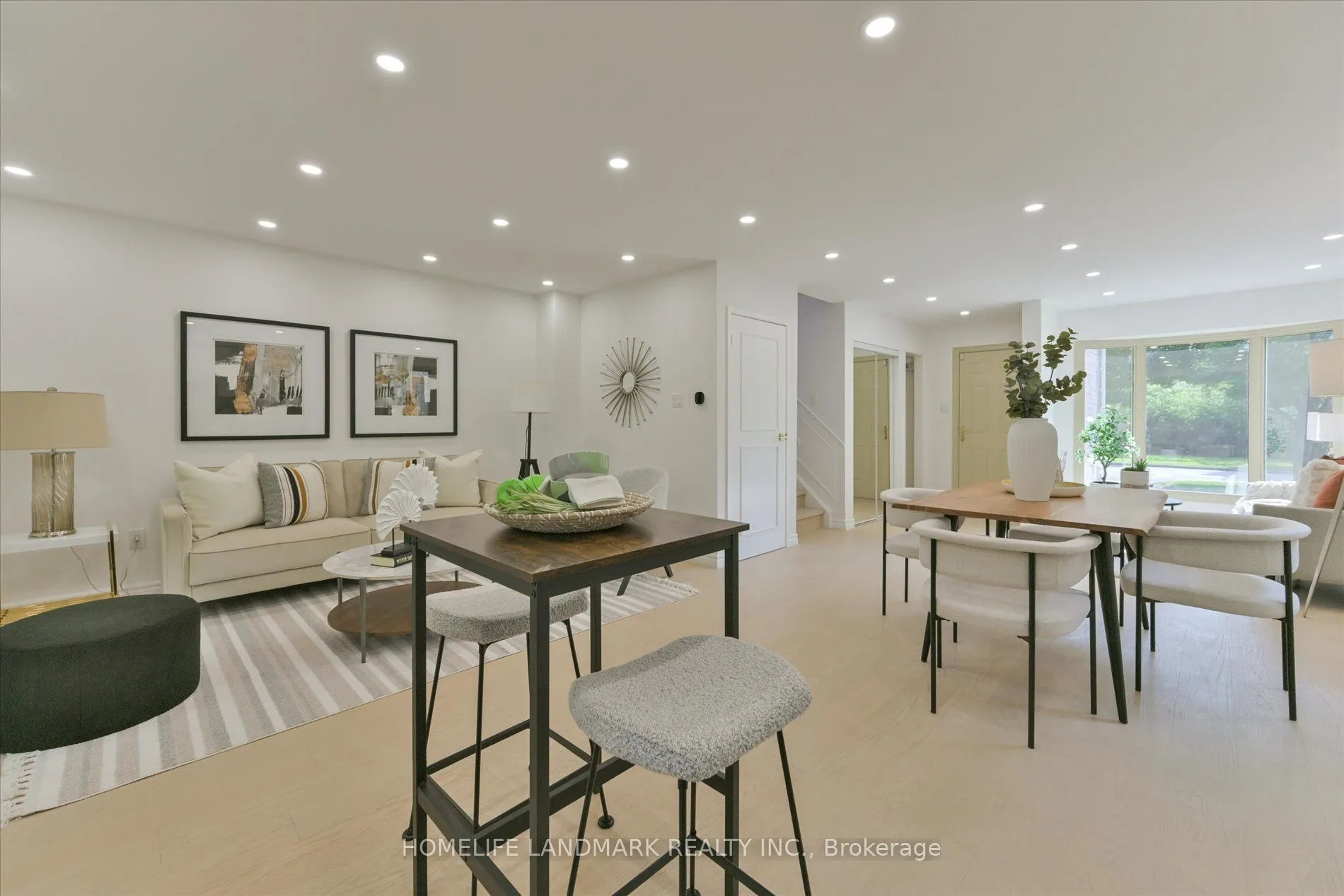11 Hunters Point Drive