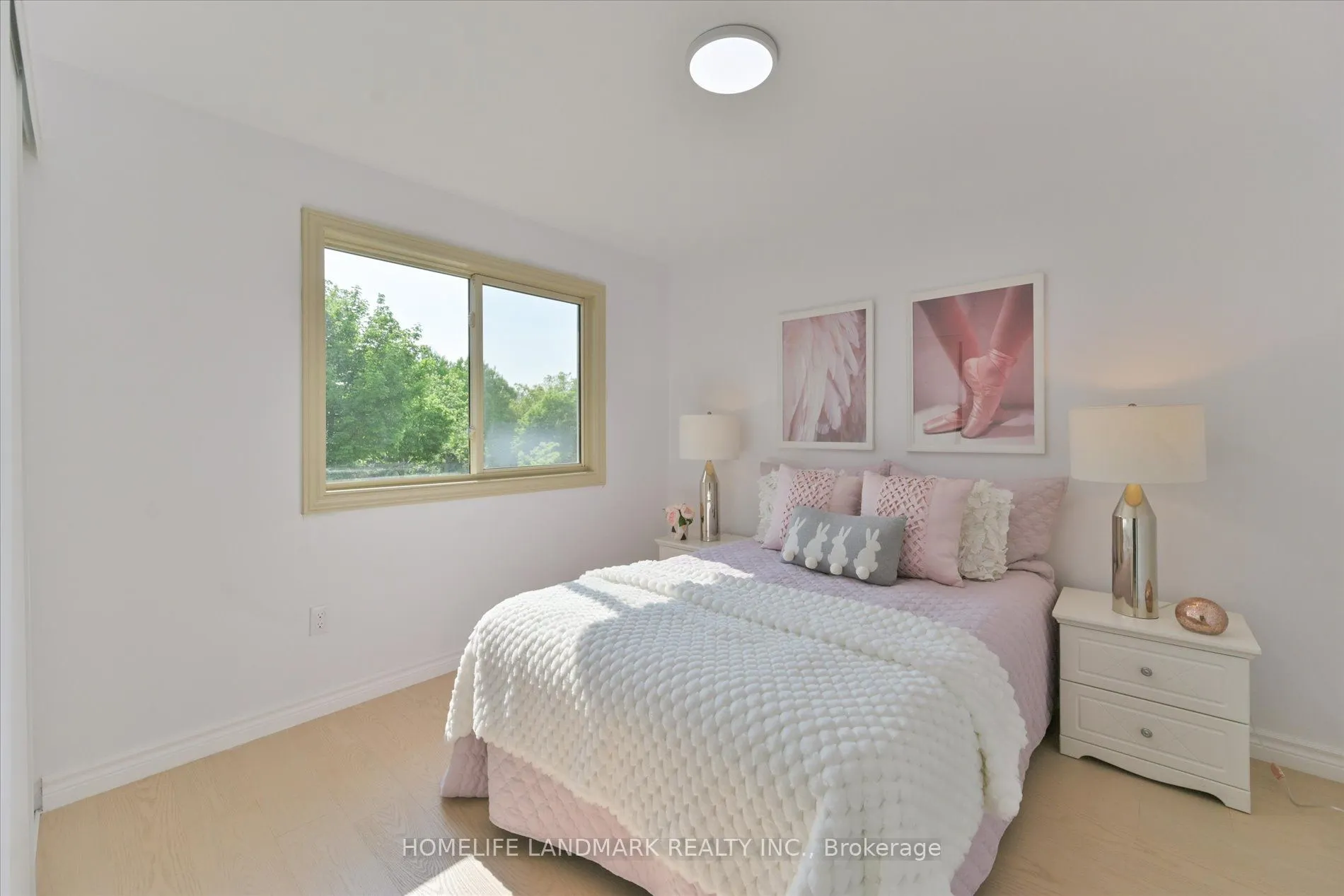 11 Hunters Point Drive