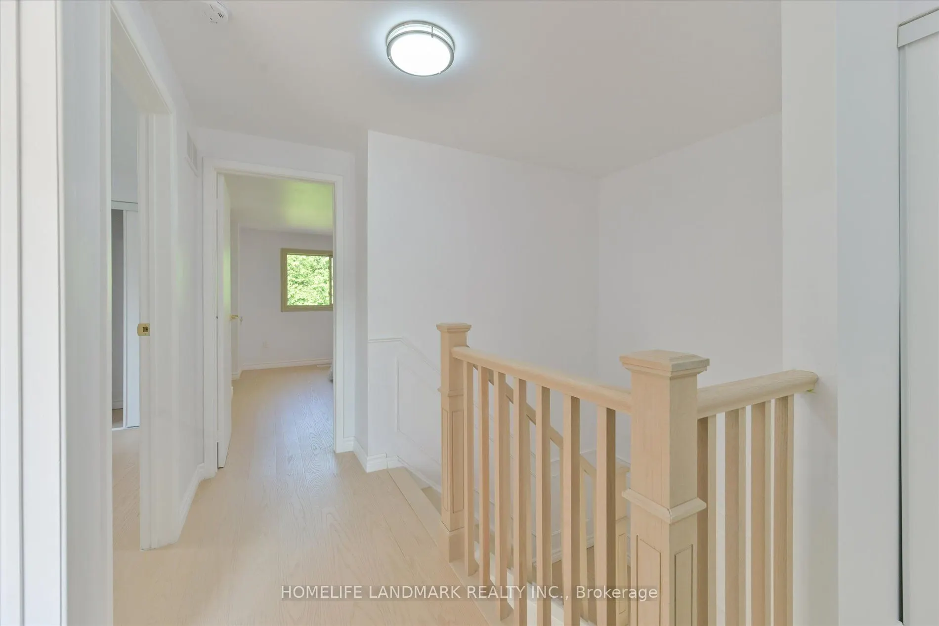 11 Hunters Point Drive