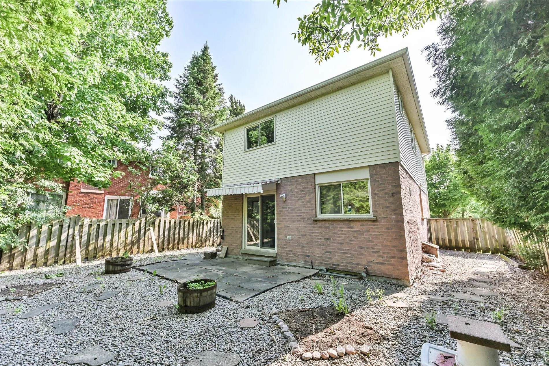 11 Hunters Point Drive