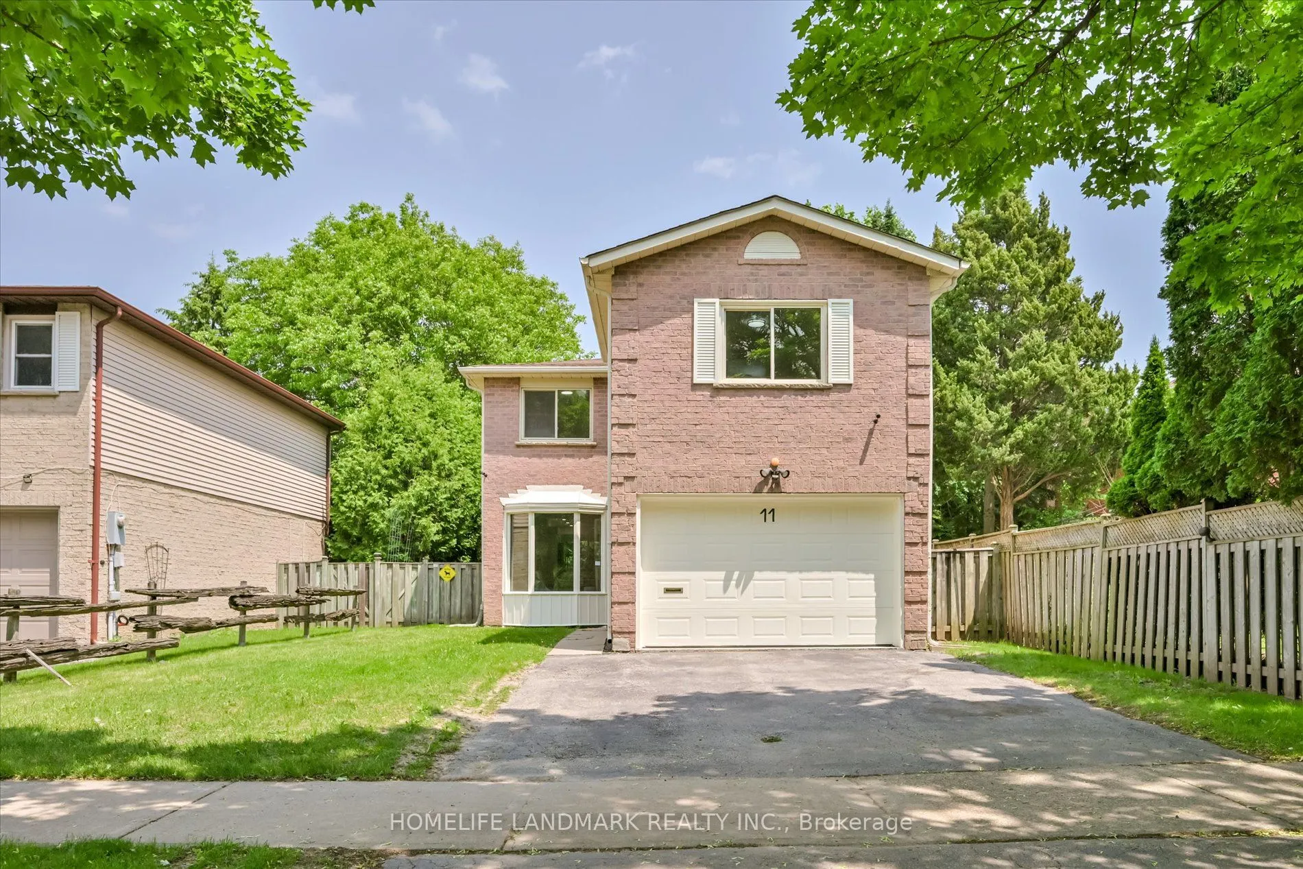 11 Hunters Point Drive