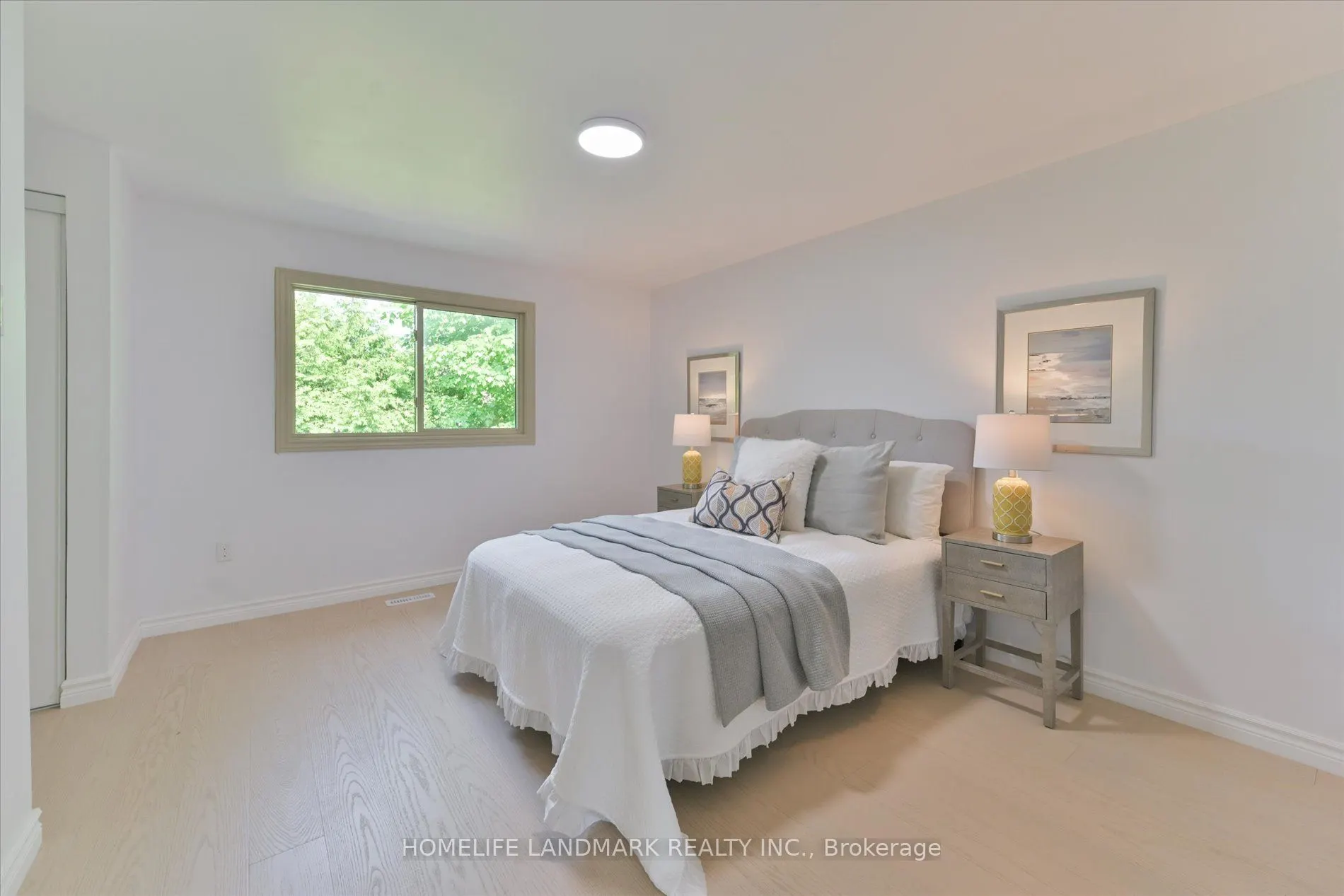 11 Hunters Point Drive