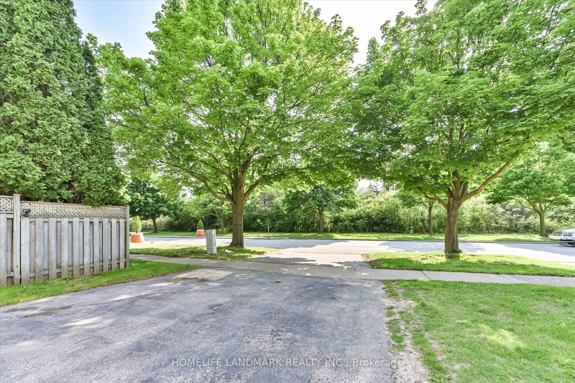 11 Hunters Point Drive