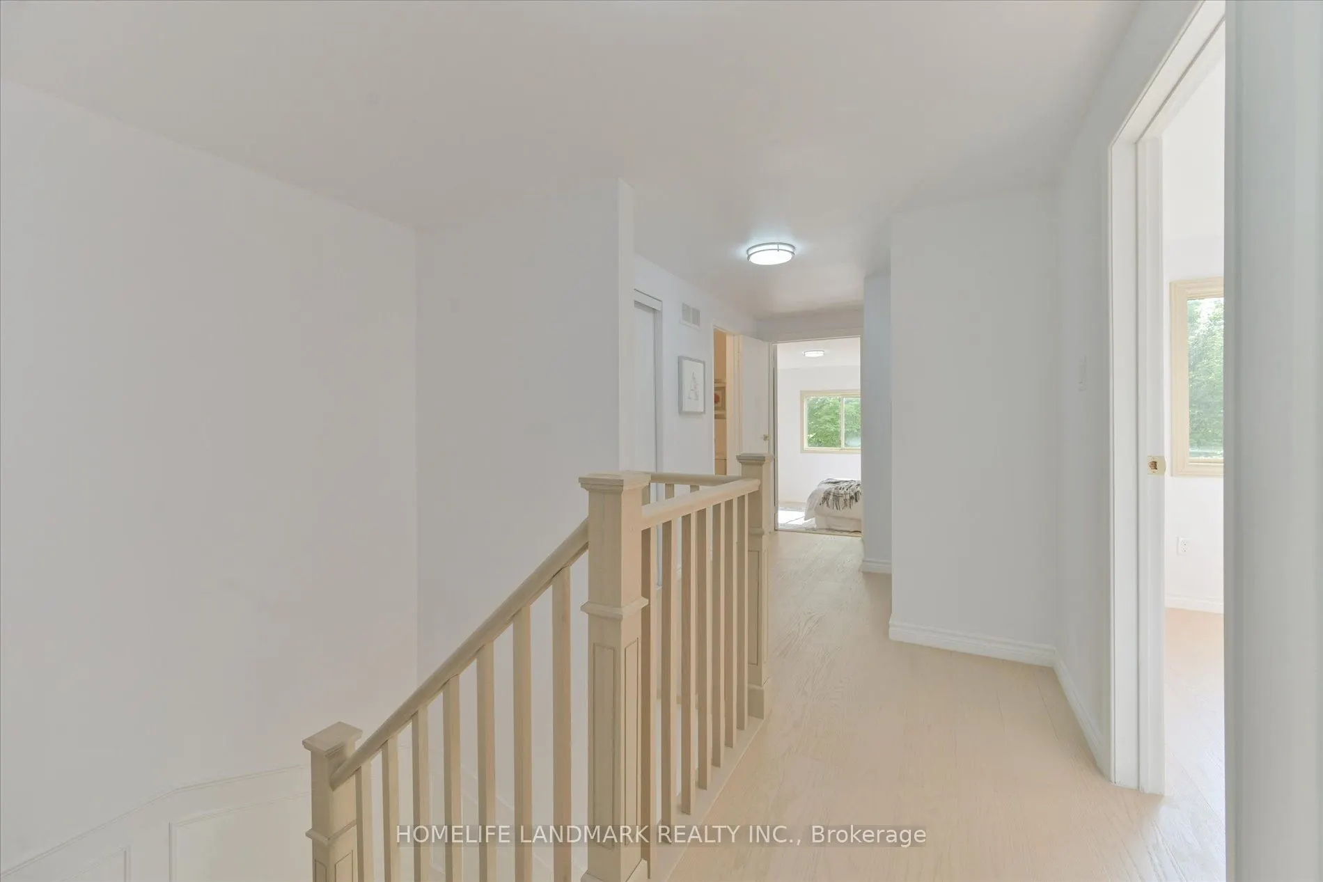 11 Hunters Point Drive