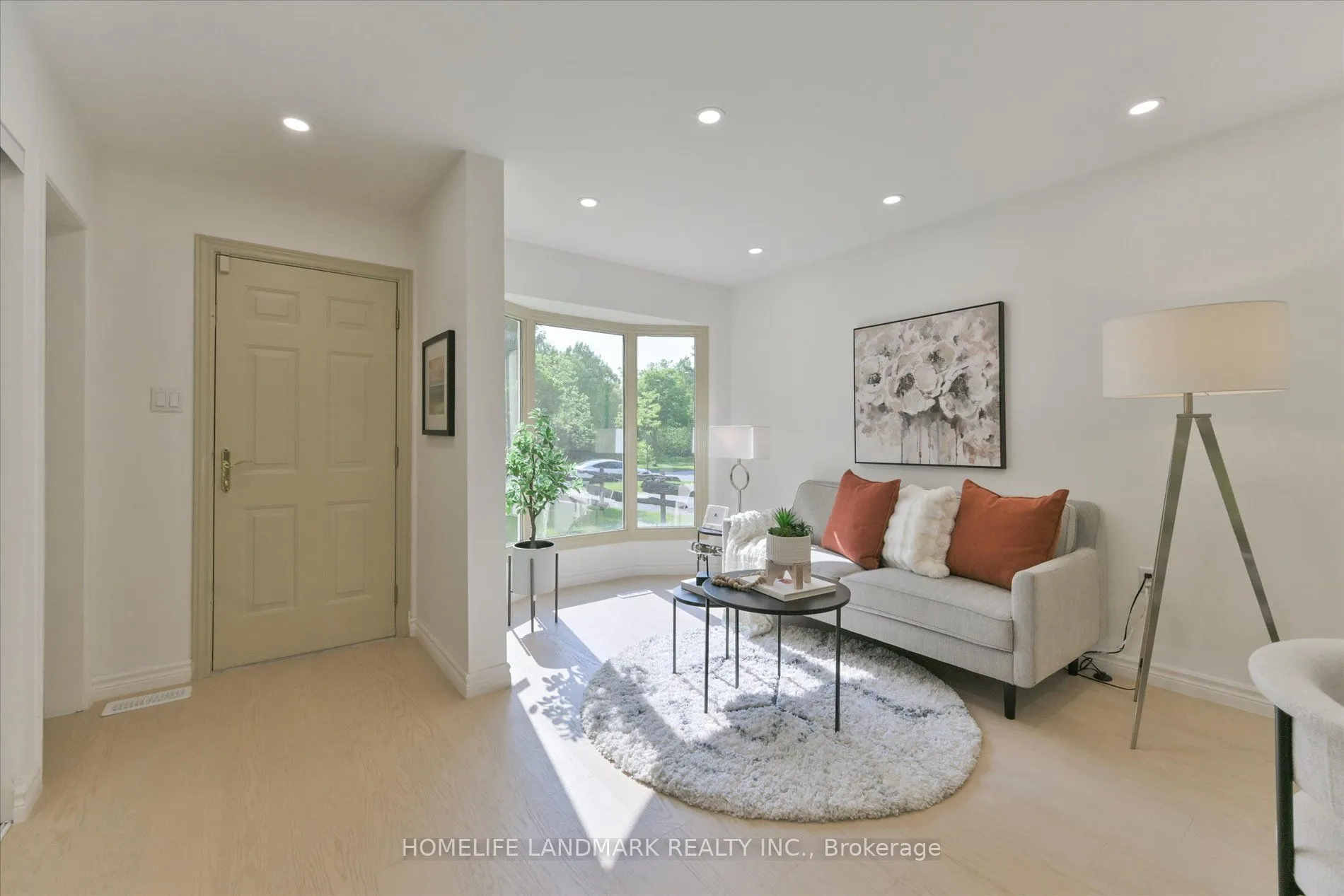 11 Hunters Point Drive