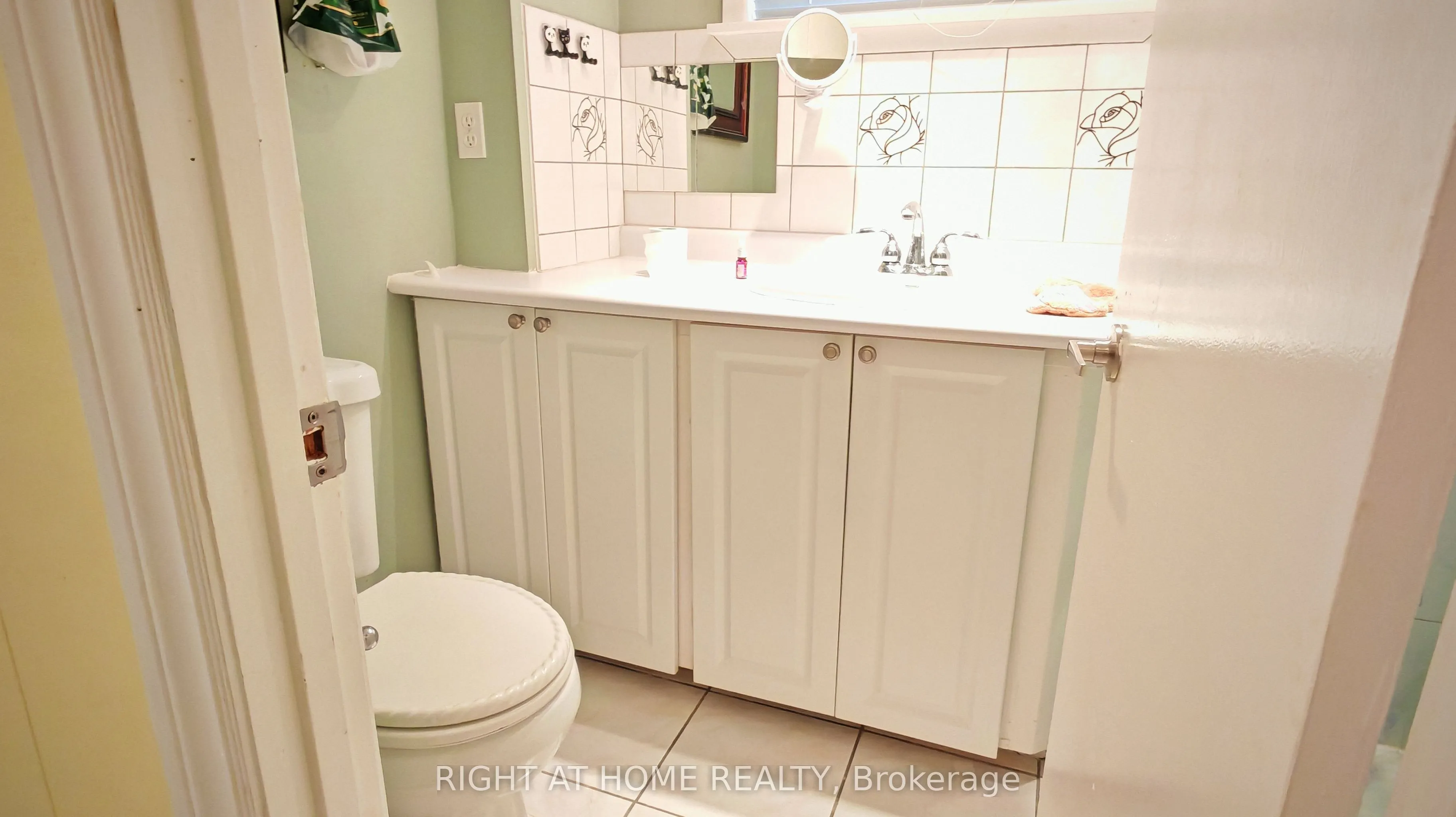 27 Sussex Avenue, #Basement