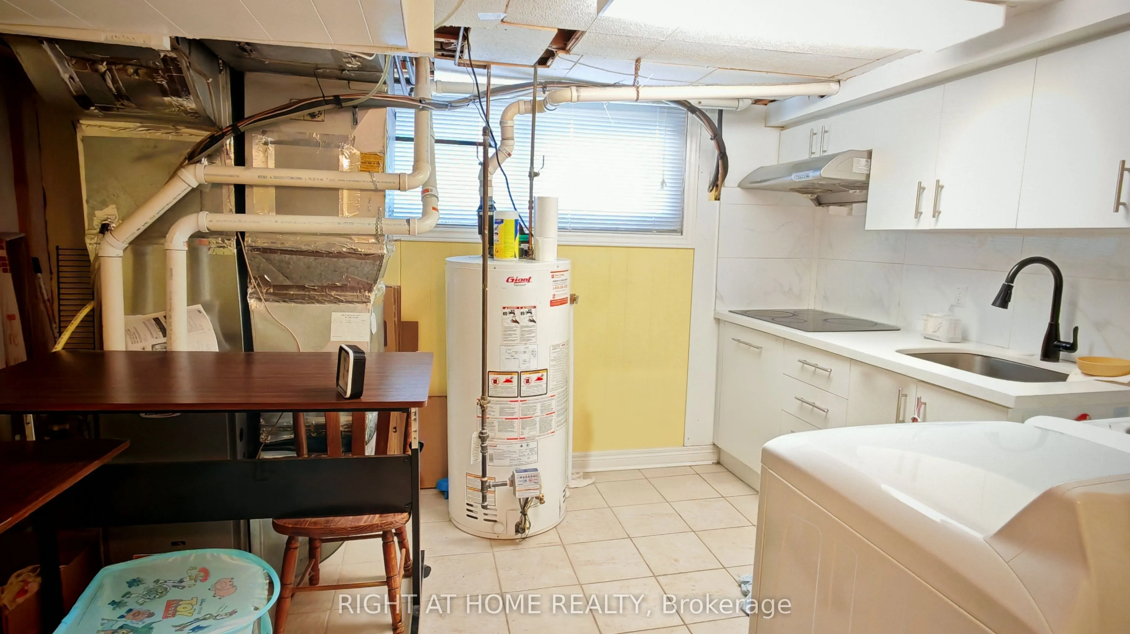 27 Sussex Avenue, #Basement