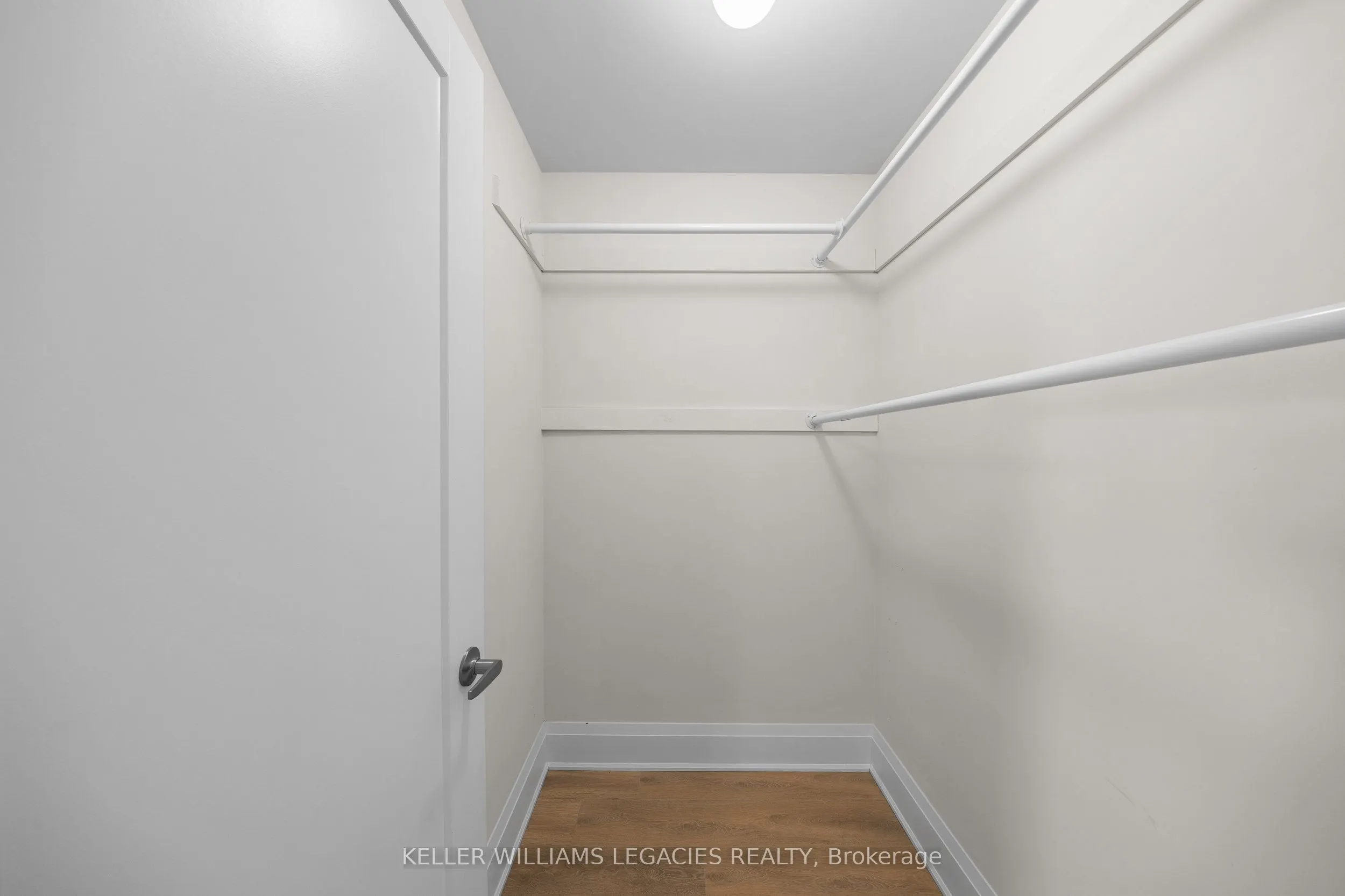 17 Kennisis Way