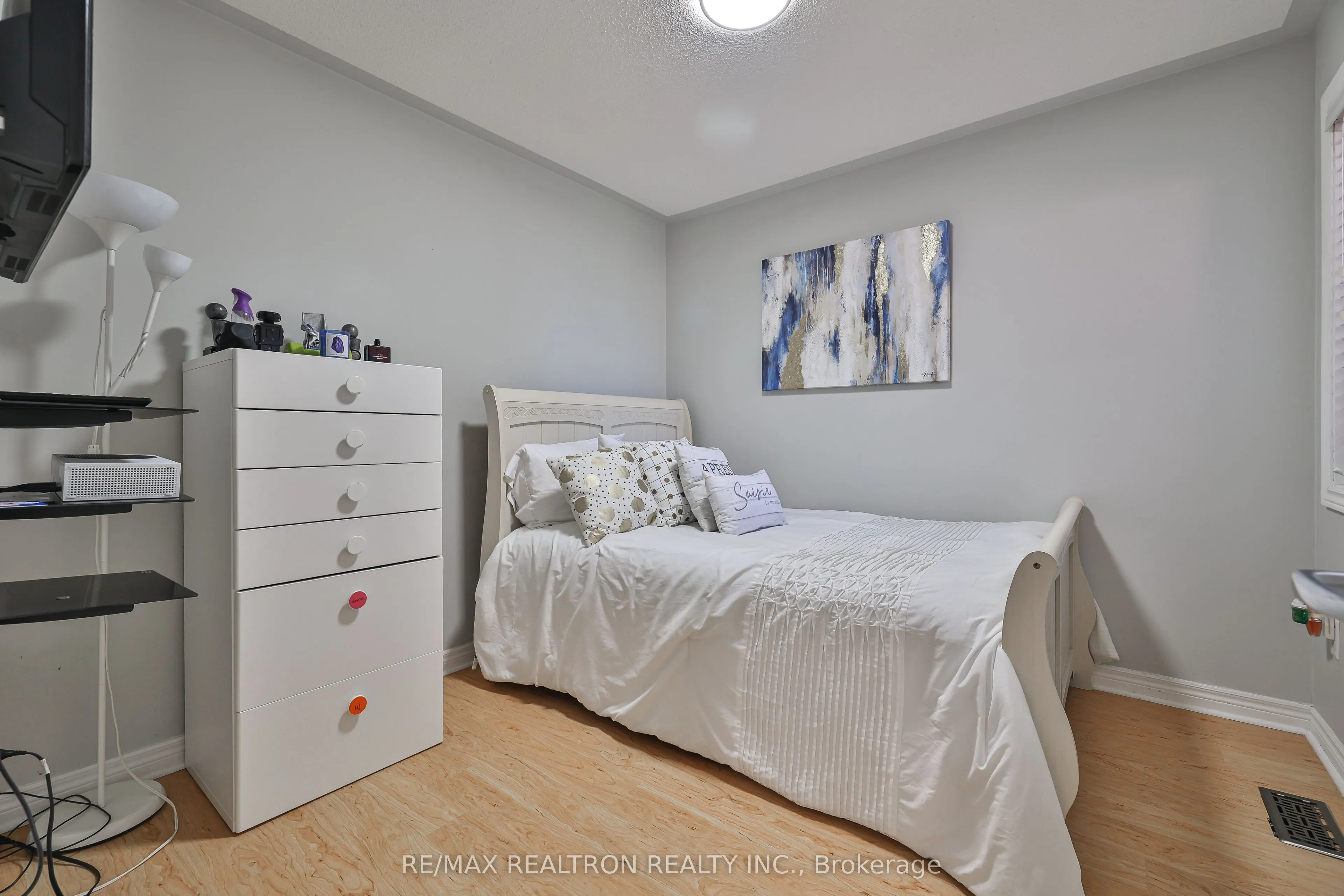 55 Stookes Crescent