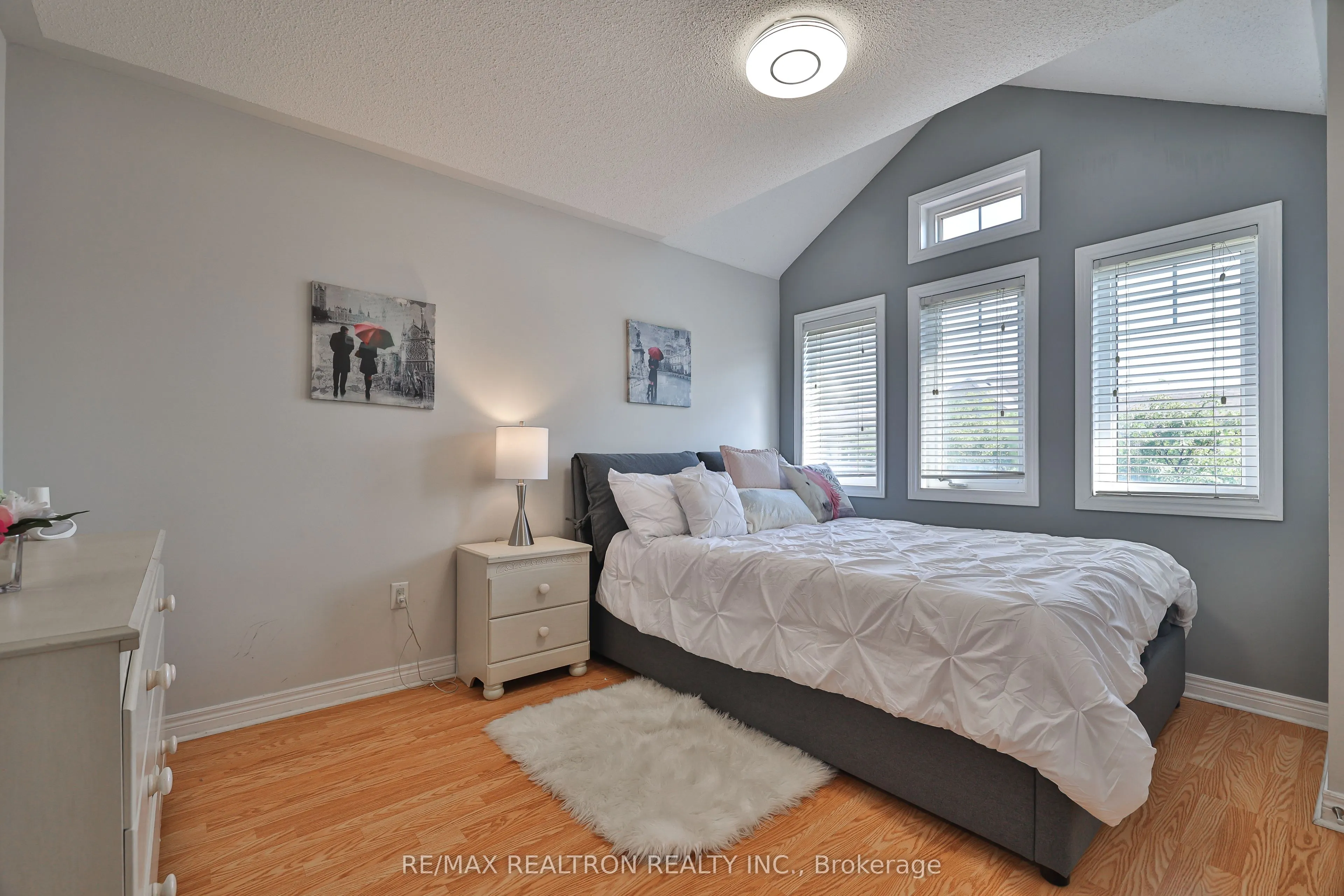 55 Stookes Crescent