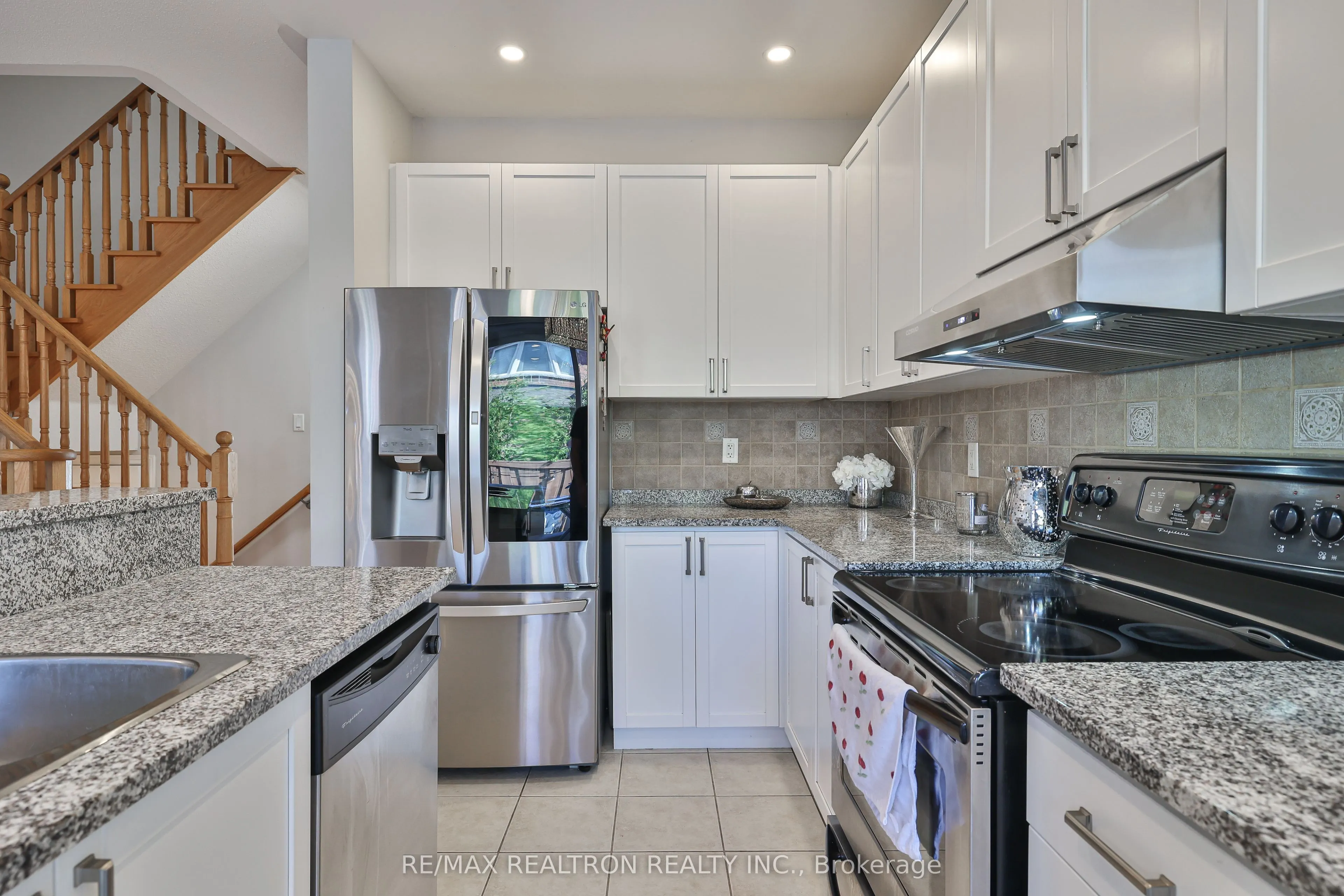 55 Stookes Crescent