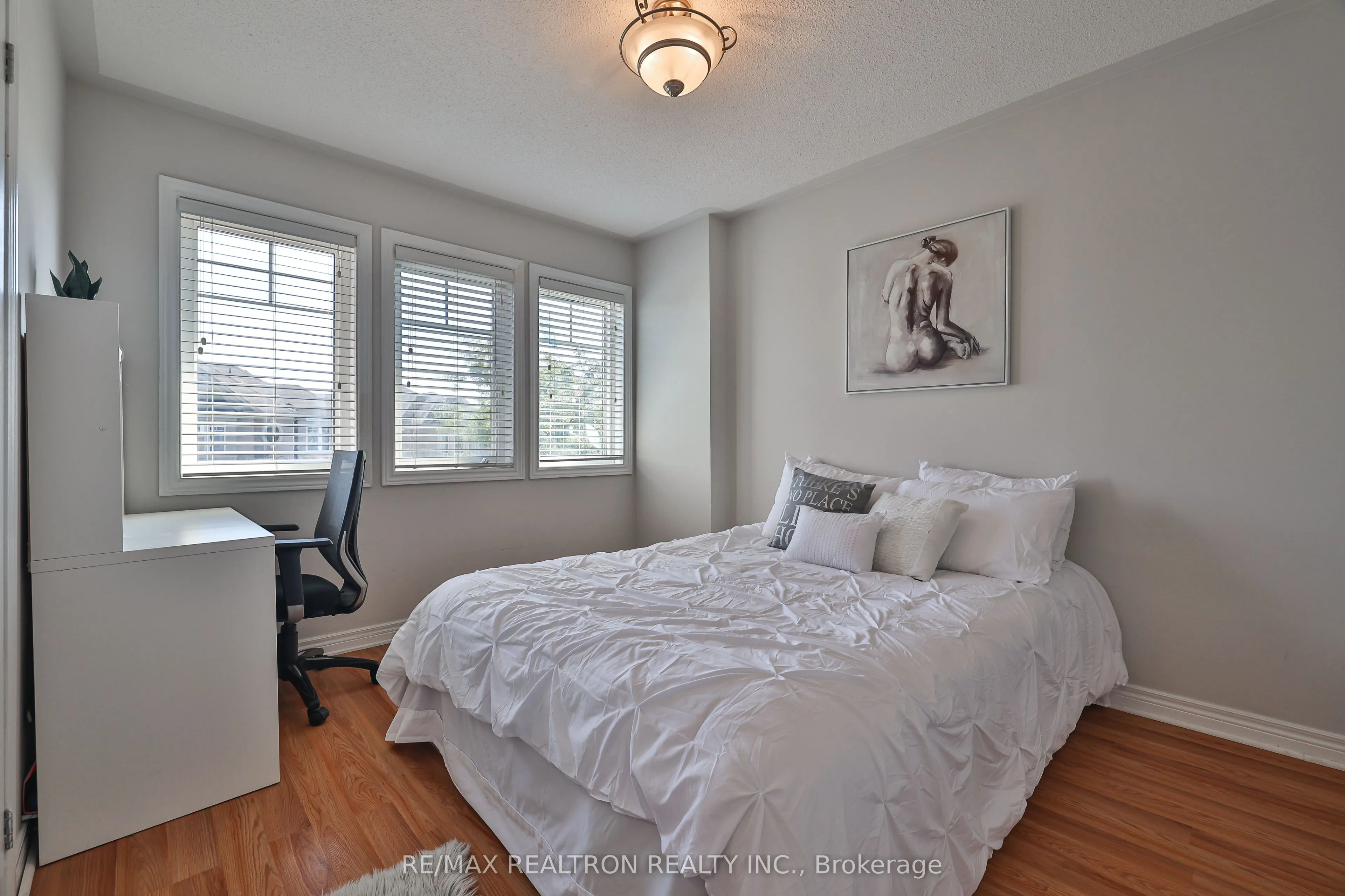 55 Stookes Crescent