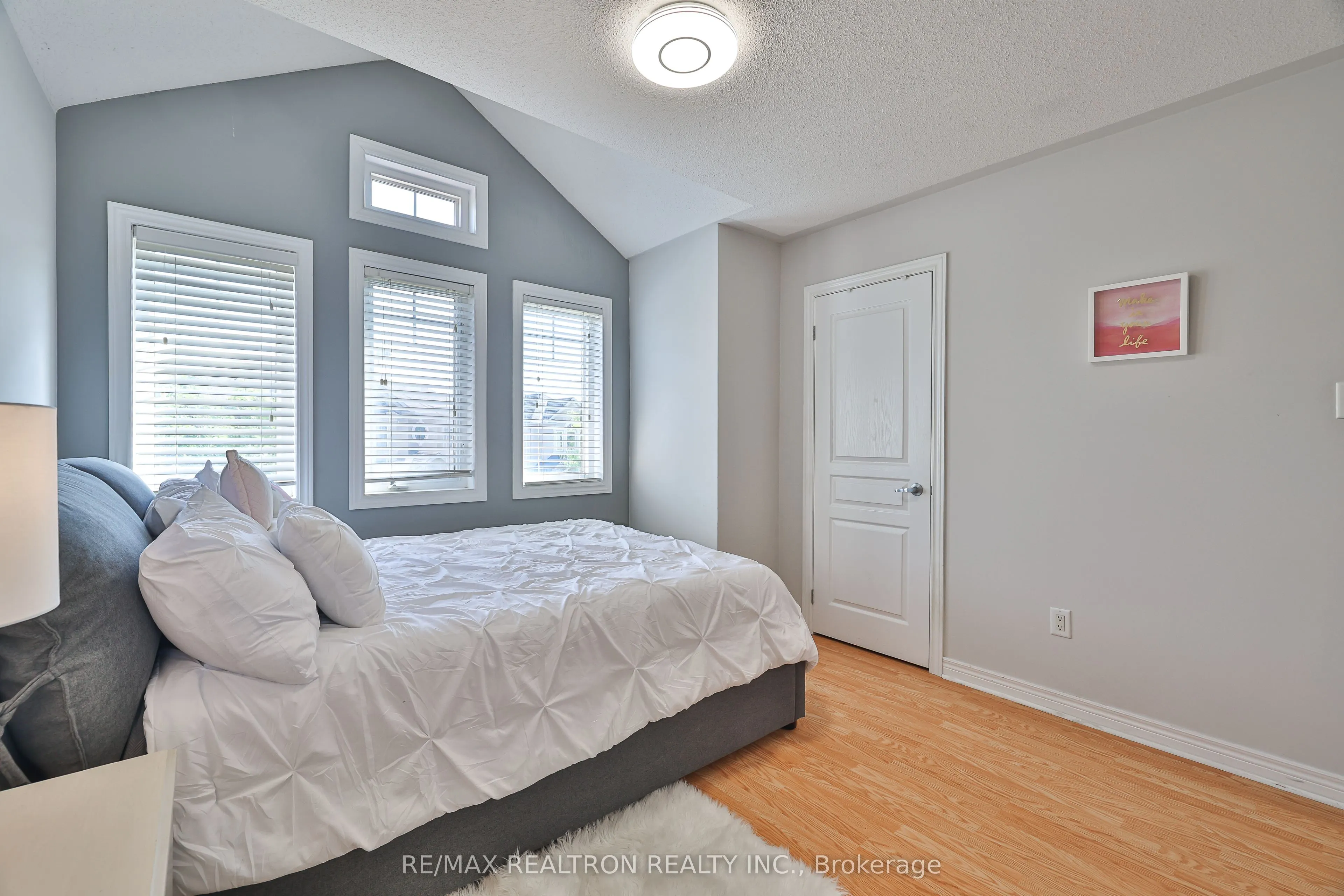 55 Stookes Crescent