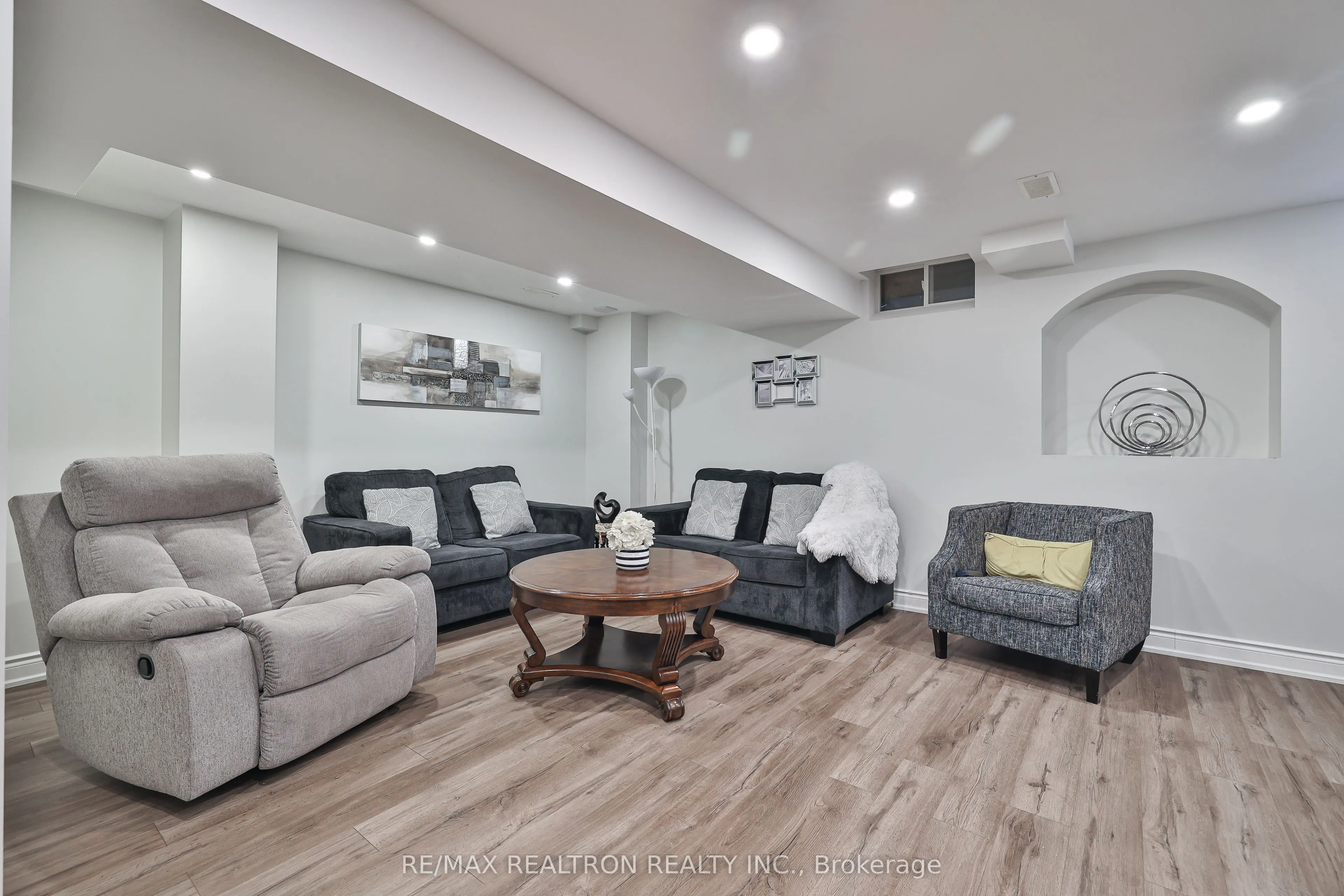 55 Stookes Crescent